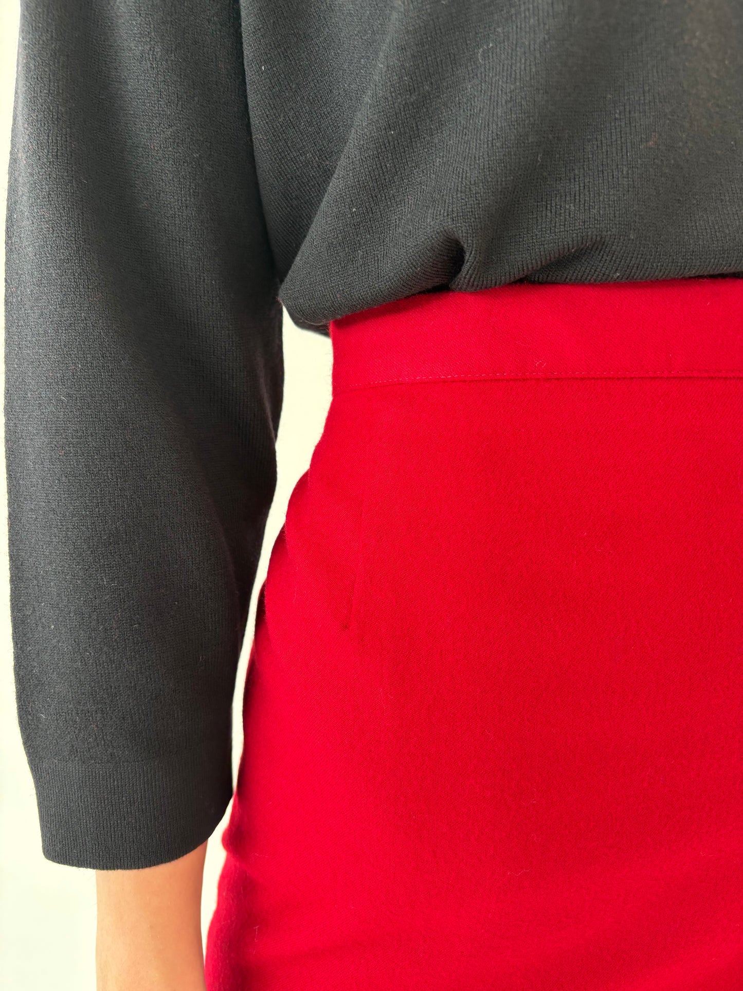 Fustă mini cherry red din lana pura virgină extrafina certificată