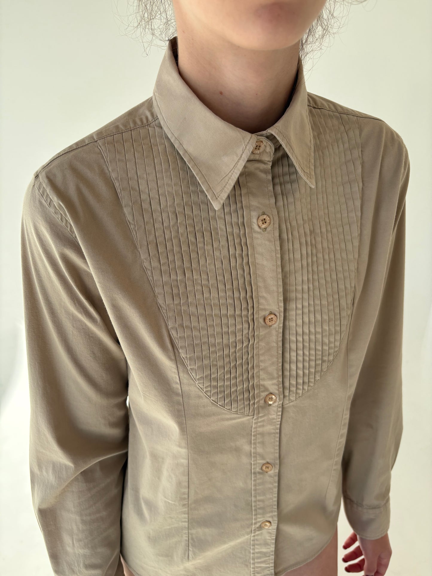 Cămașa italiană cu pliseuri decorative din poplin gros de bumbac