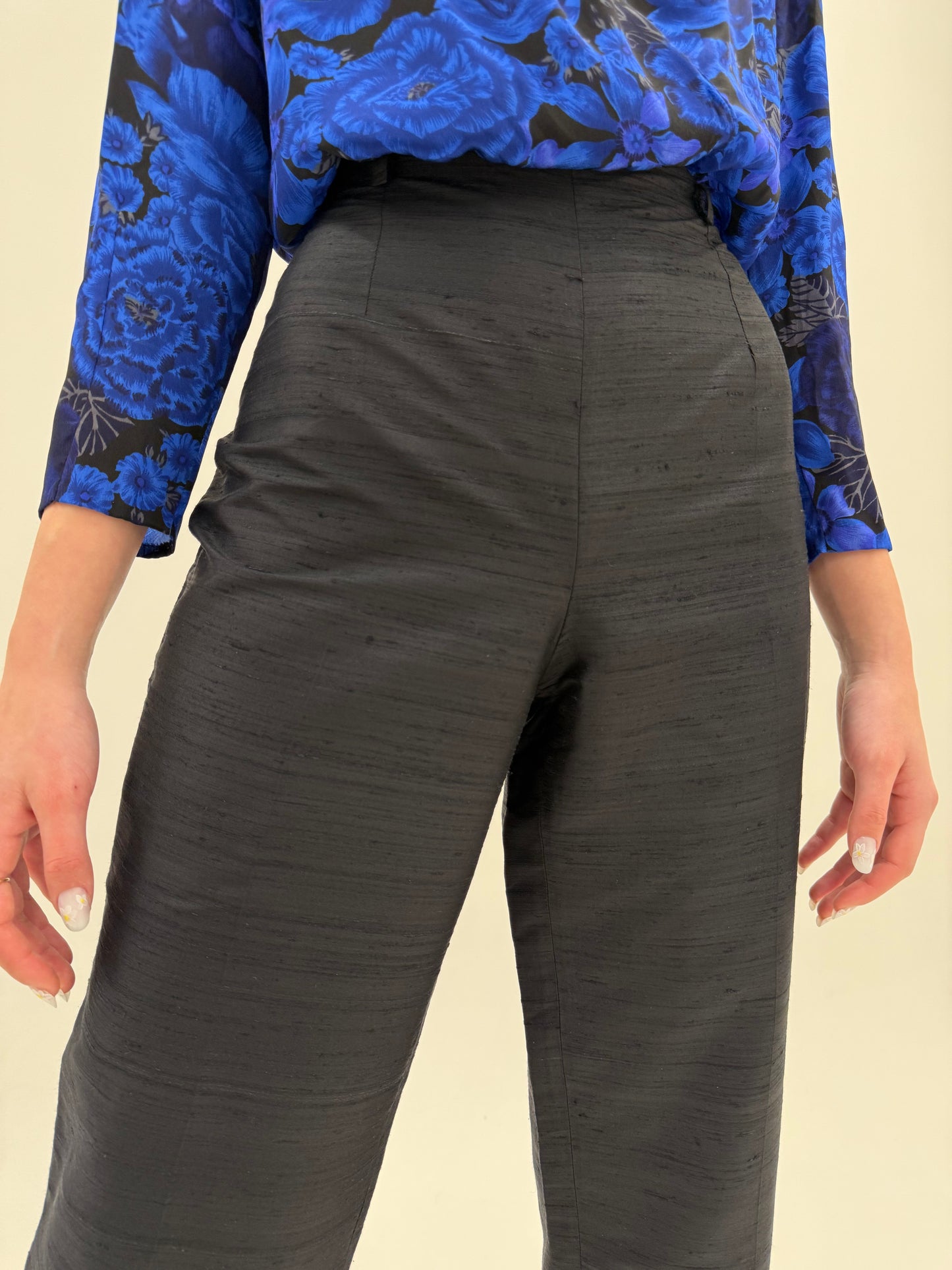 Pantaloni negri din gama Max Mara din mătase naturală dupioni mom fit