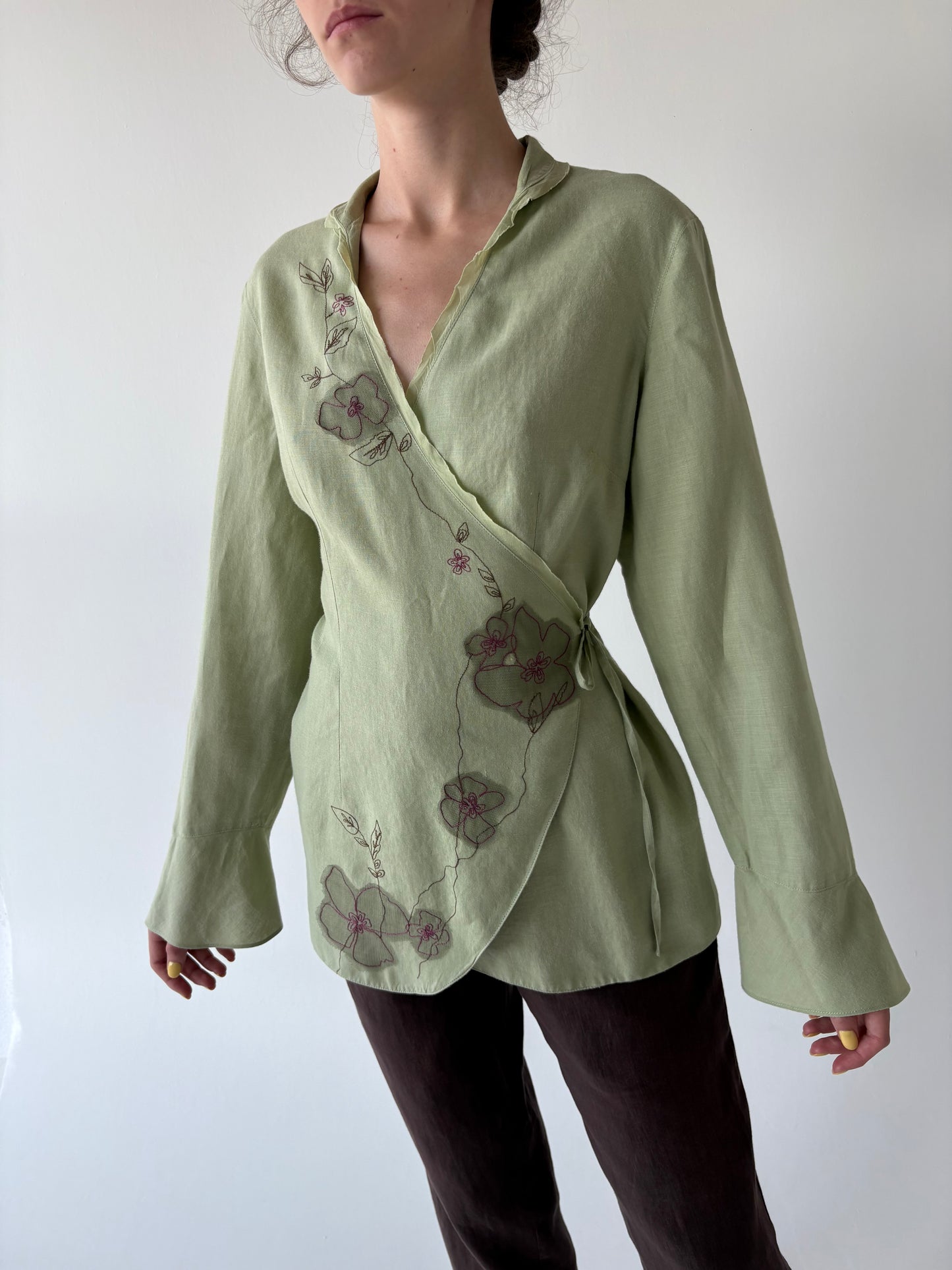 Sacou petrecut cambrat din in excepțional cu broderie delicată fucsia