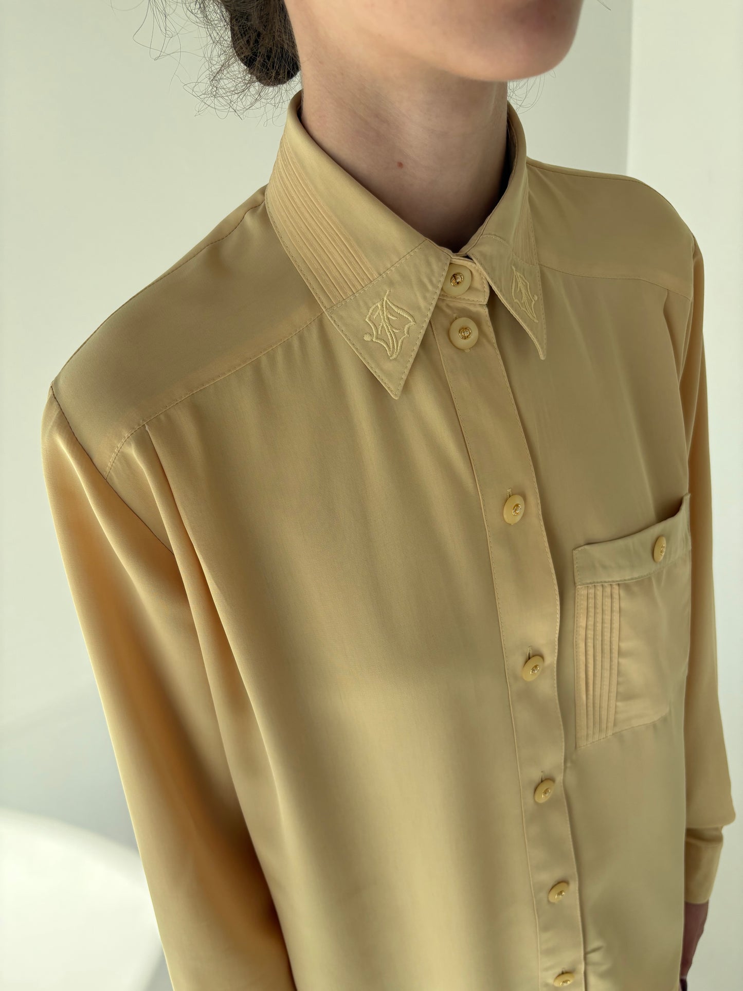 Cămașa vinatge butter yellow din poplin texturat și guler brodat