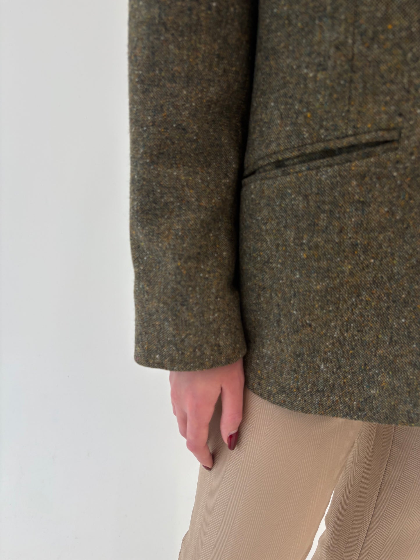 Sacou din tweed de lana plină în nuanțe de kaki, ivorie și mustariu