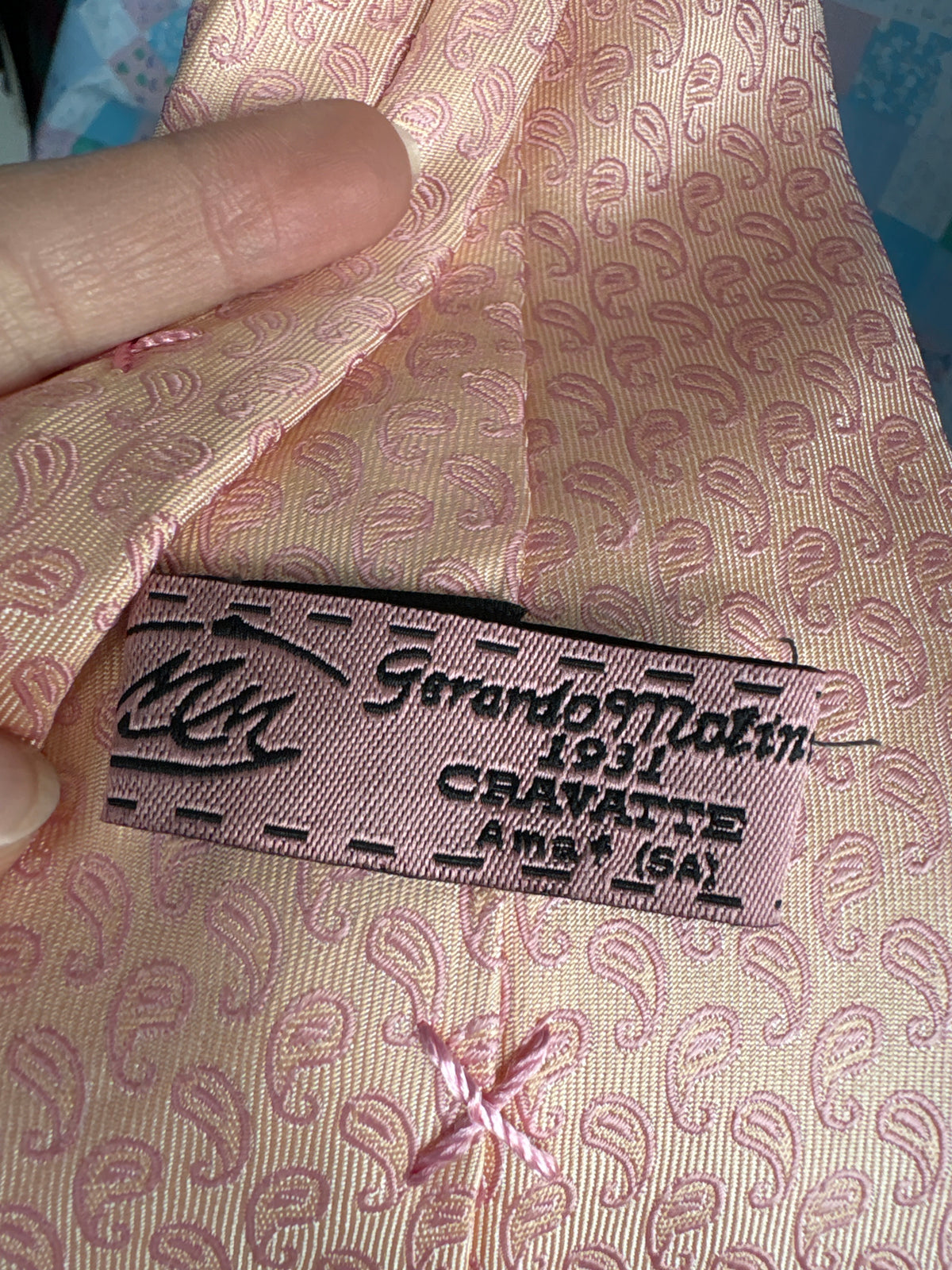 Cravata italiană din mătase naturală jacquard în culori pudrate cu print paisley