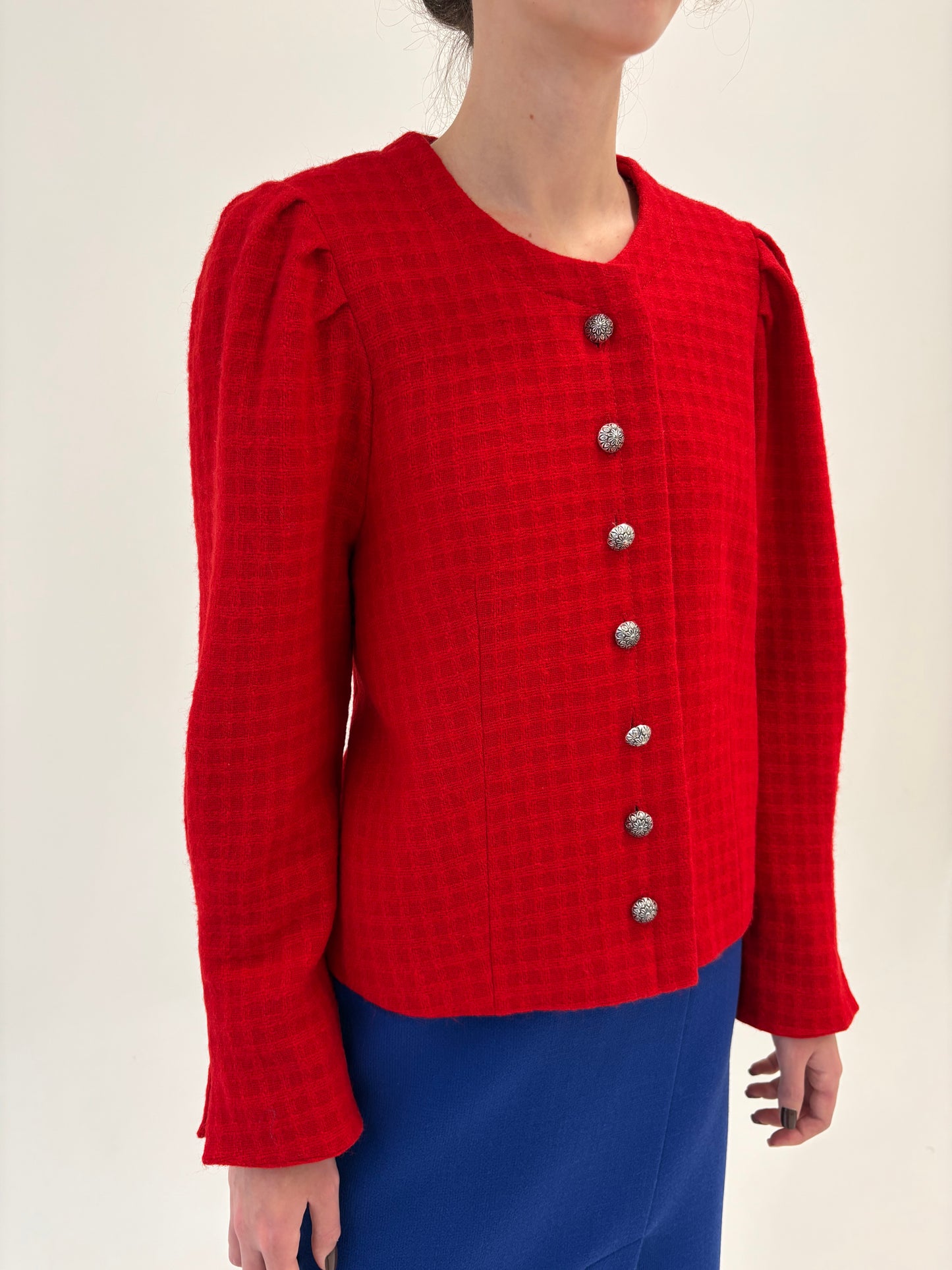 Sacou cambrat cherry red in stil Chanel din tweed de lana certificată