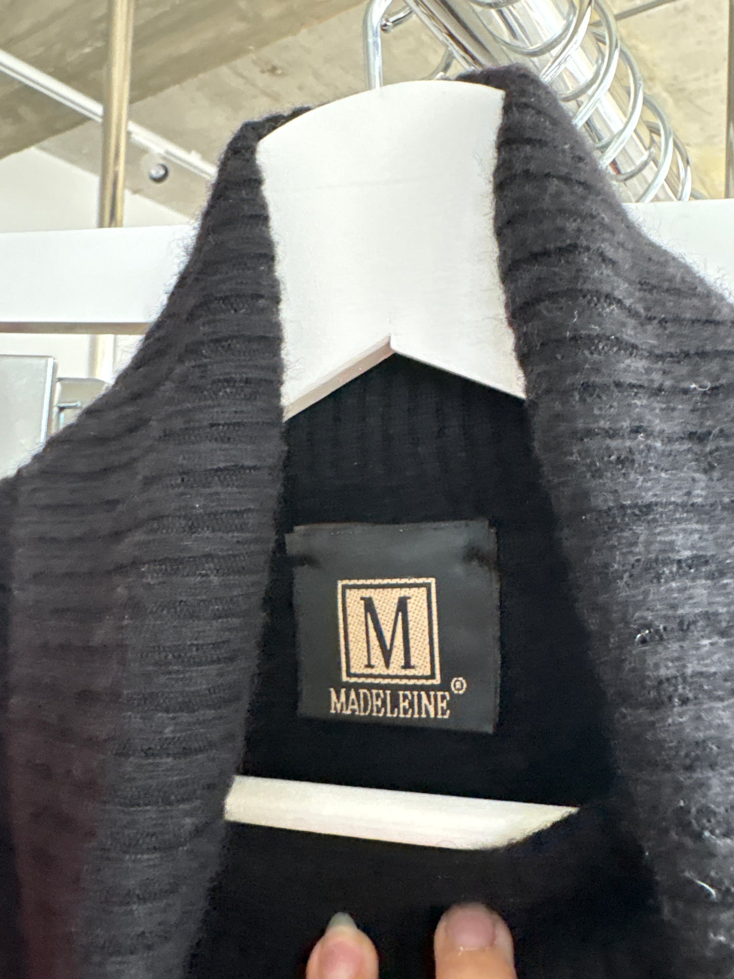 Maleta luxury neagră Madeleine din cașmir multiply