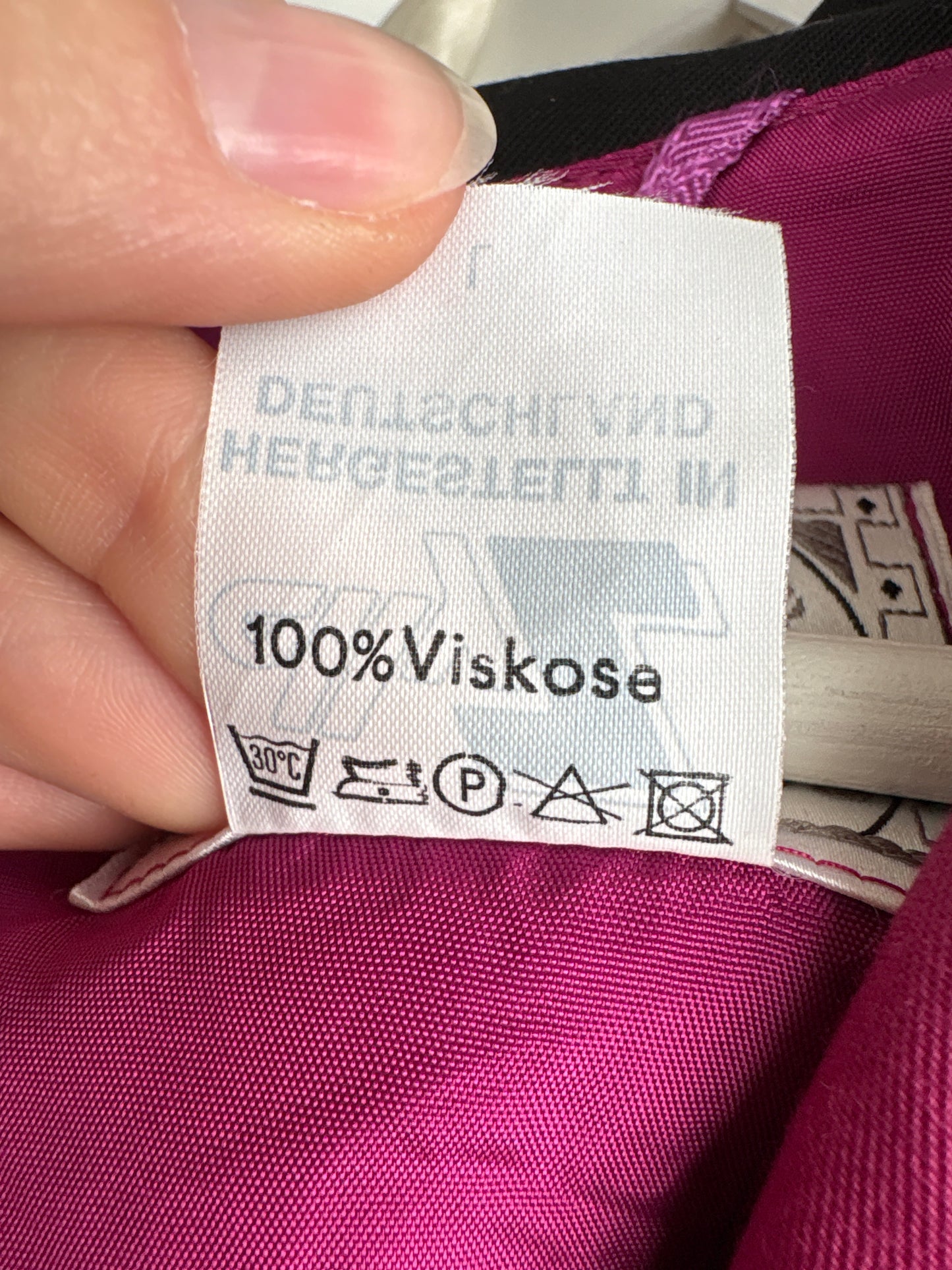 Deux piece dark fucsia de vară cu sacou ușor cambrat și pantaloni cu pense