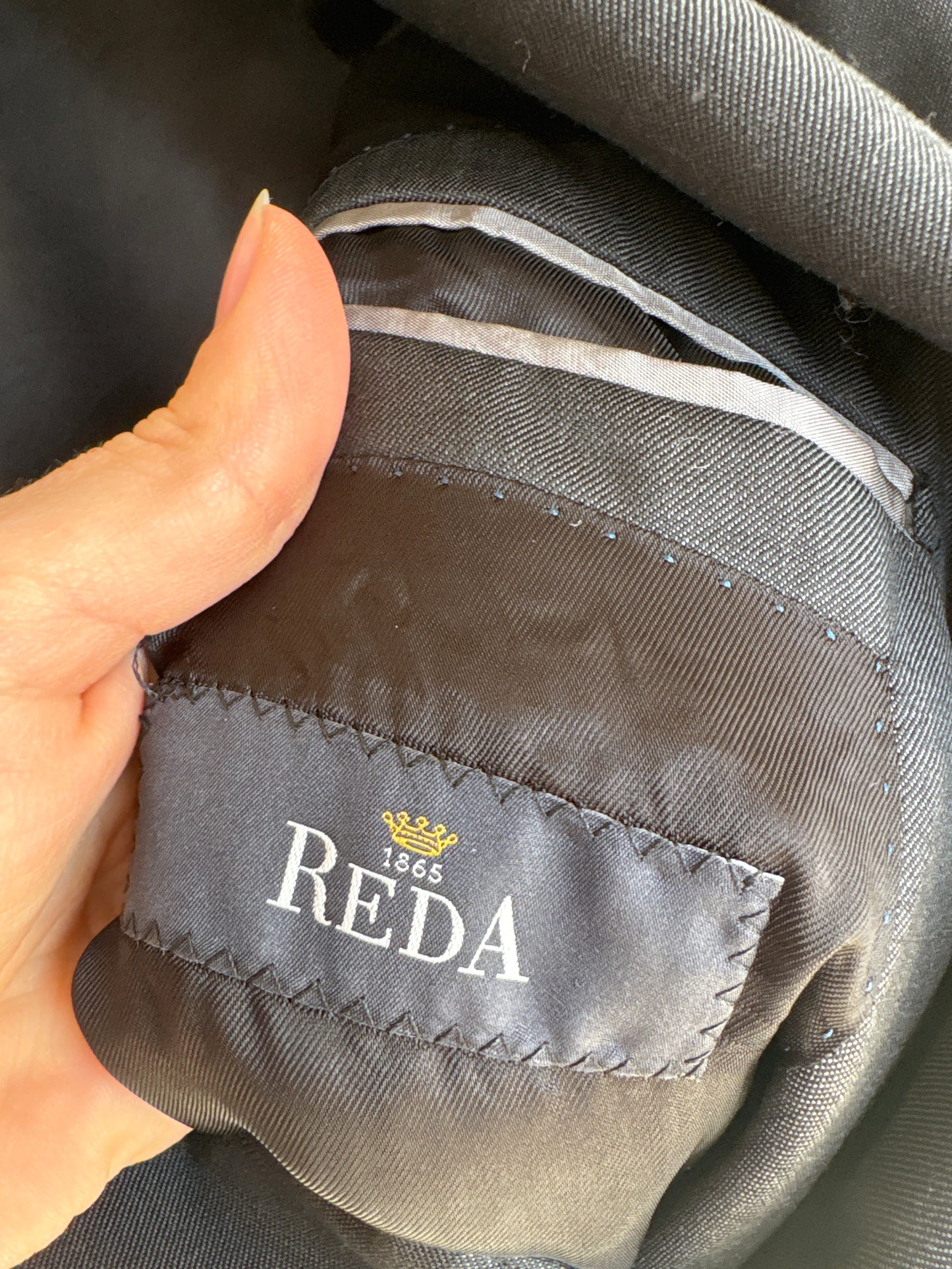 Costum italian din lana merino extrafina super 110’s in croi actual