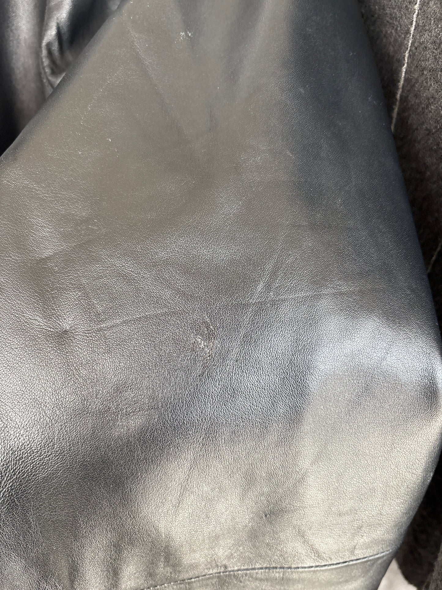 Pantaloni din piele naturală moale și fină