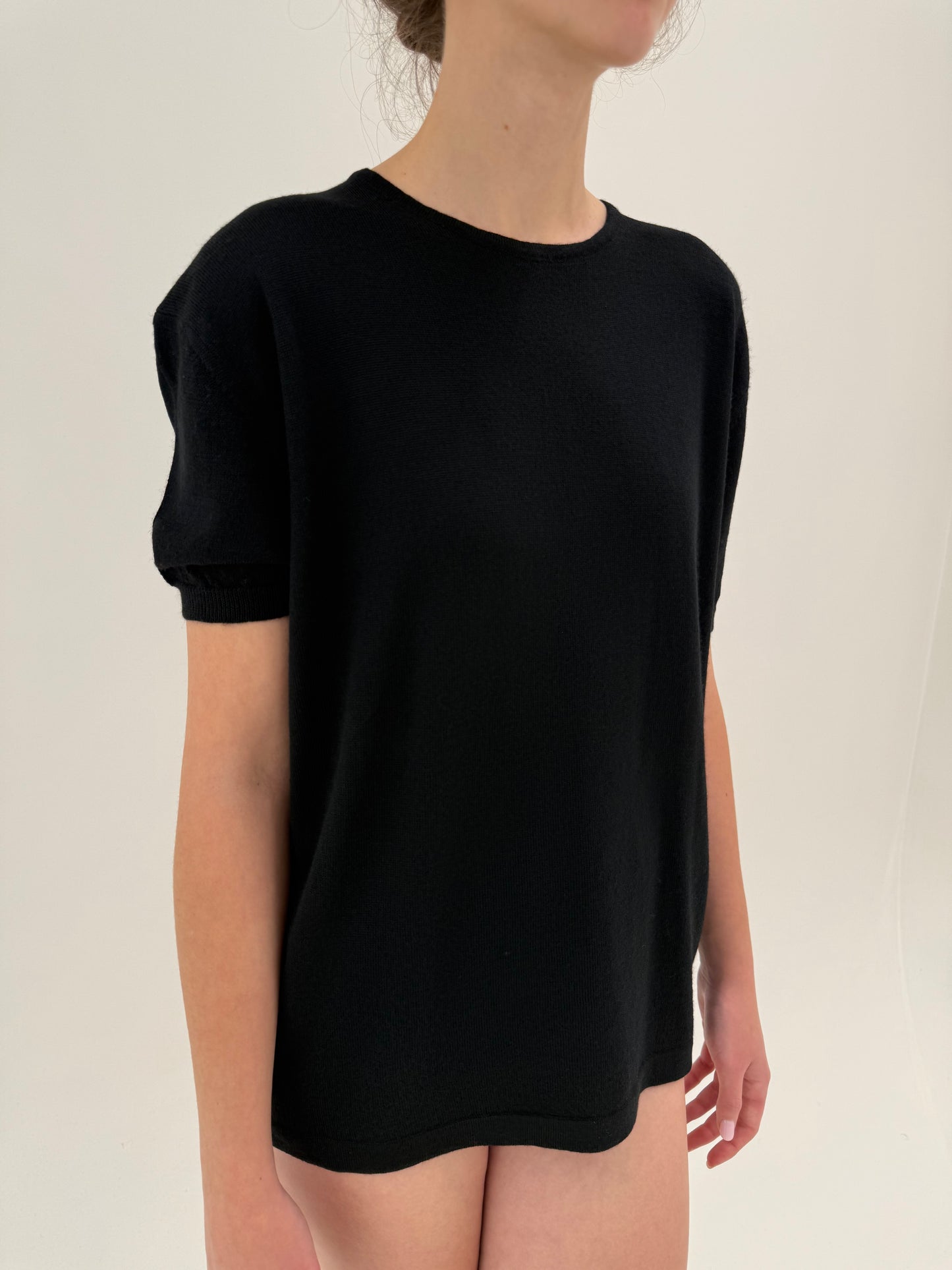 Top negru italian din lana merino extrafina de gramaj mare