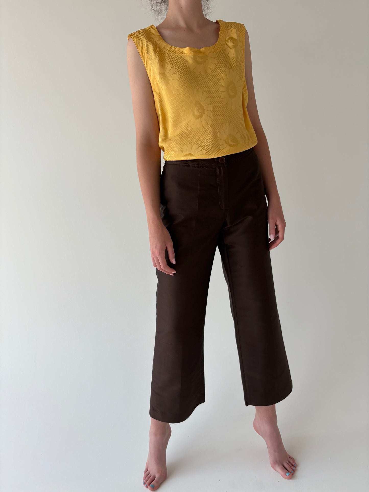Costum în croi clasic chocolate brown din pânză de mătase naturală