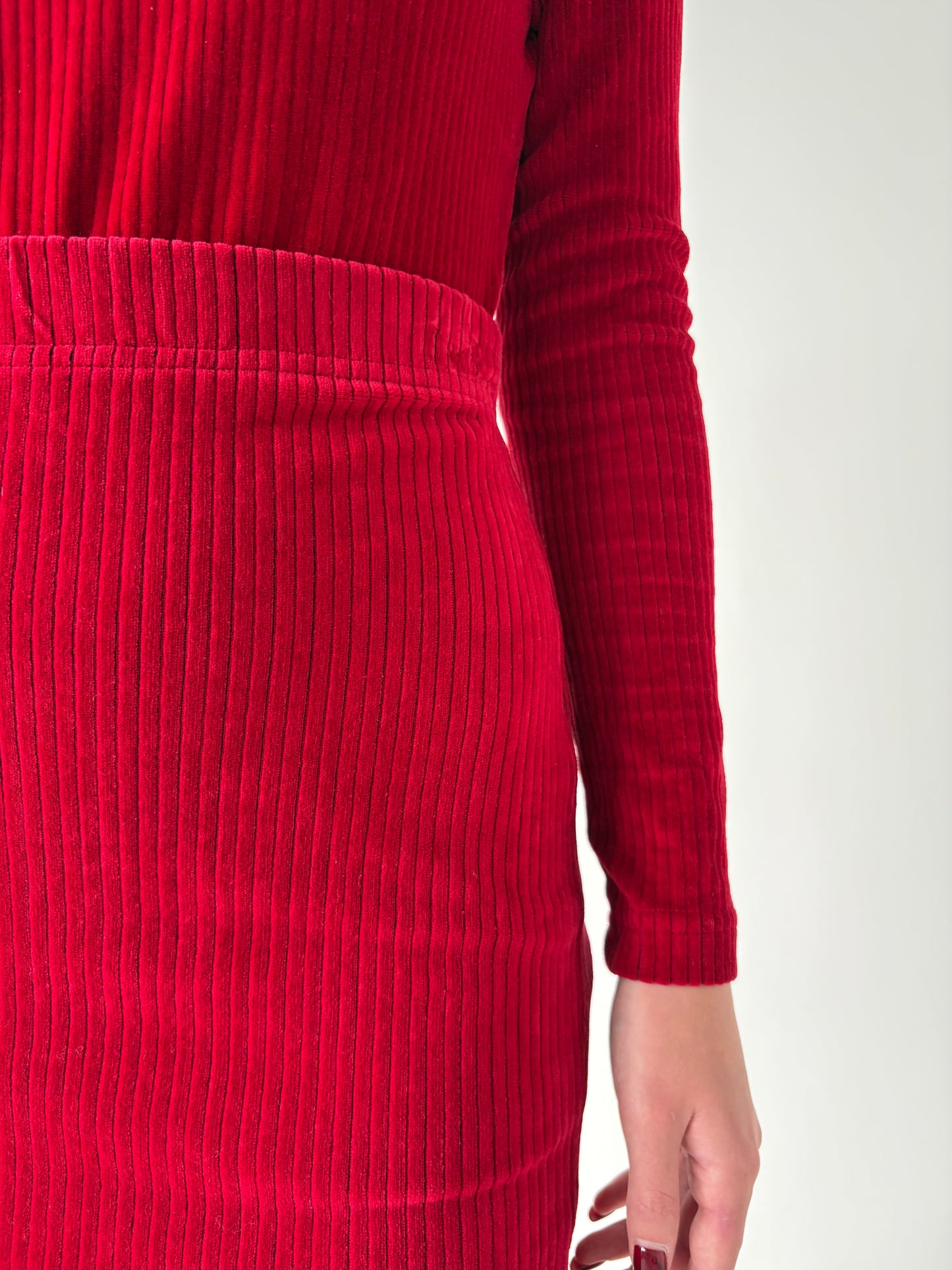 Set vintage de brand luxury Mondi by Escada din corduroy modelator cherry red