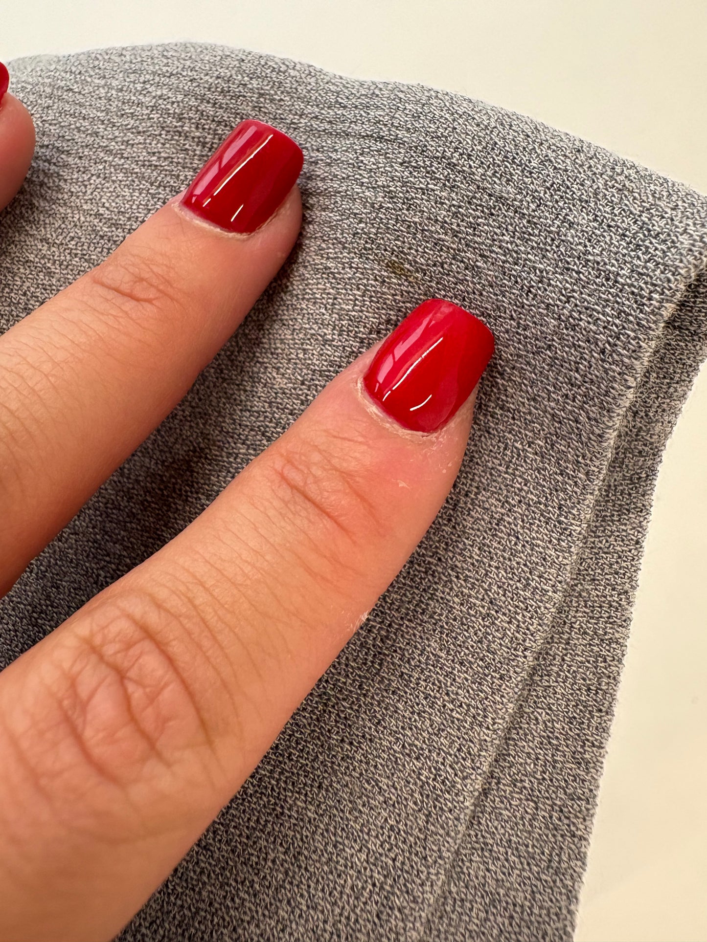 Pantaloni din lana extrafina cu pense adânci și talie ultra înaltă marcată