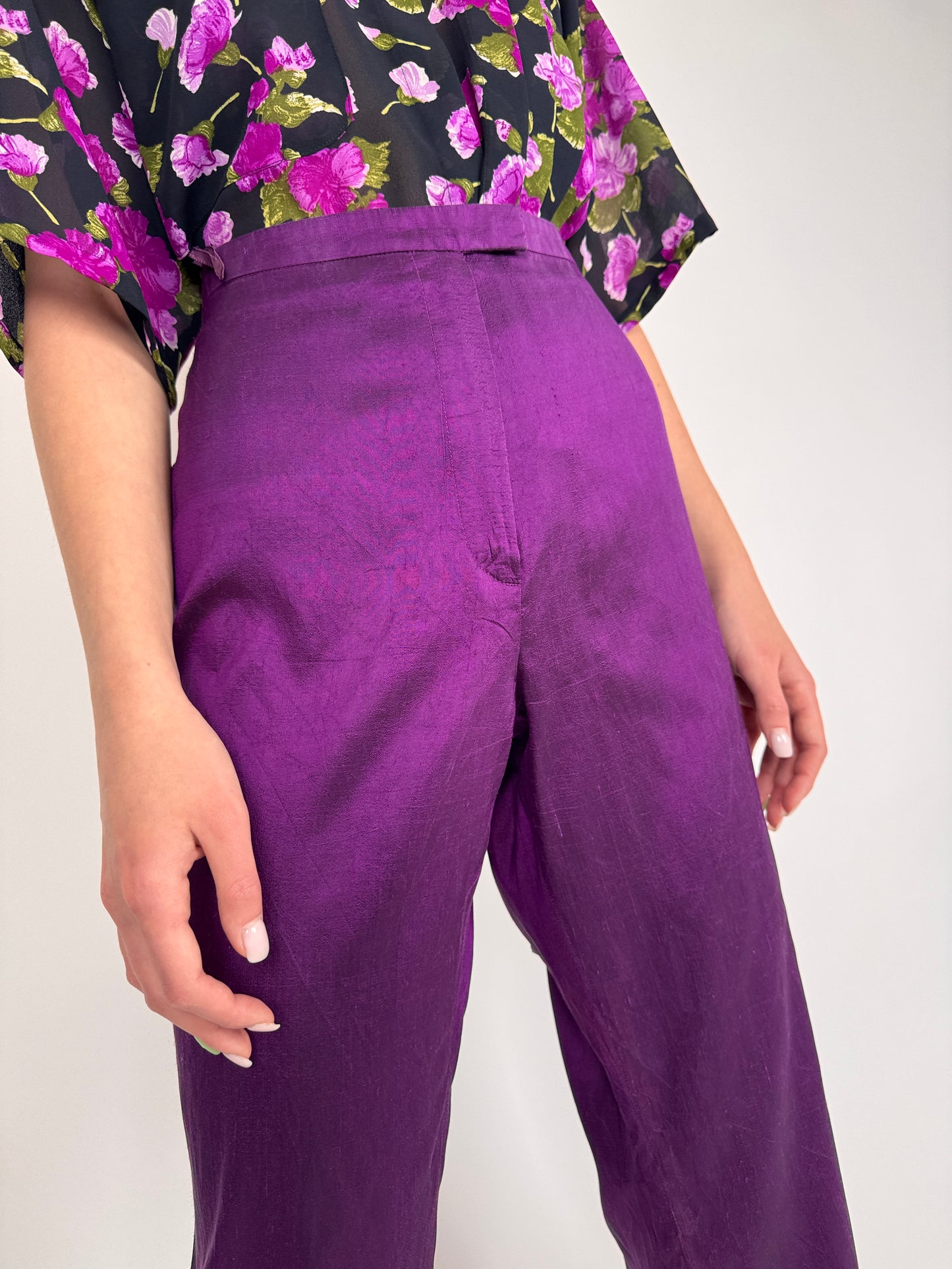 Pantaloni petite capri din mătase naturală cu talie înaltă