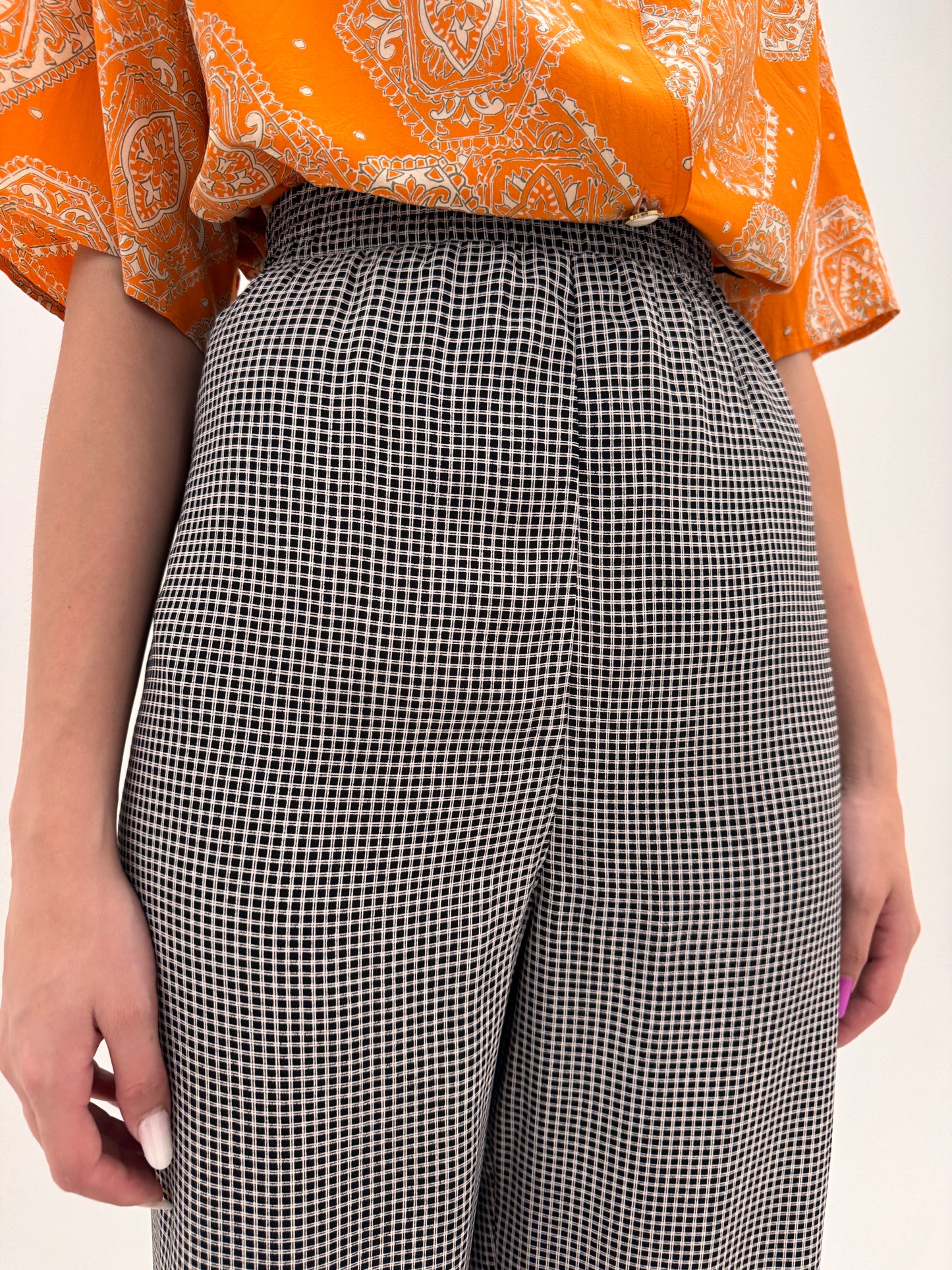 Pantaloni premium cu talie generoasă super vaporoși și carouri fine alb negru