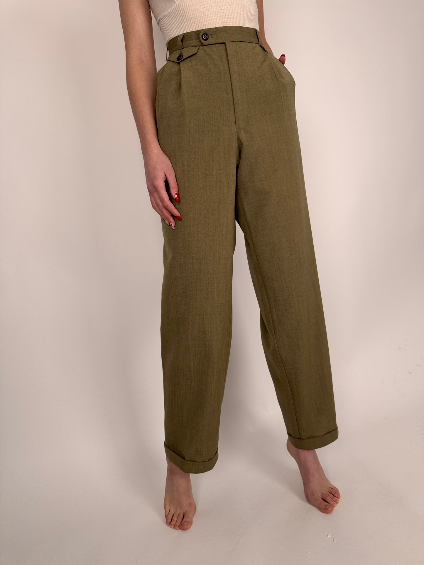 Pantaloni tall cu pense din stofă extrafina din mix de lana olive green