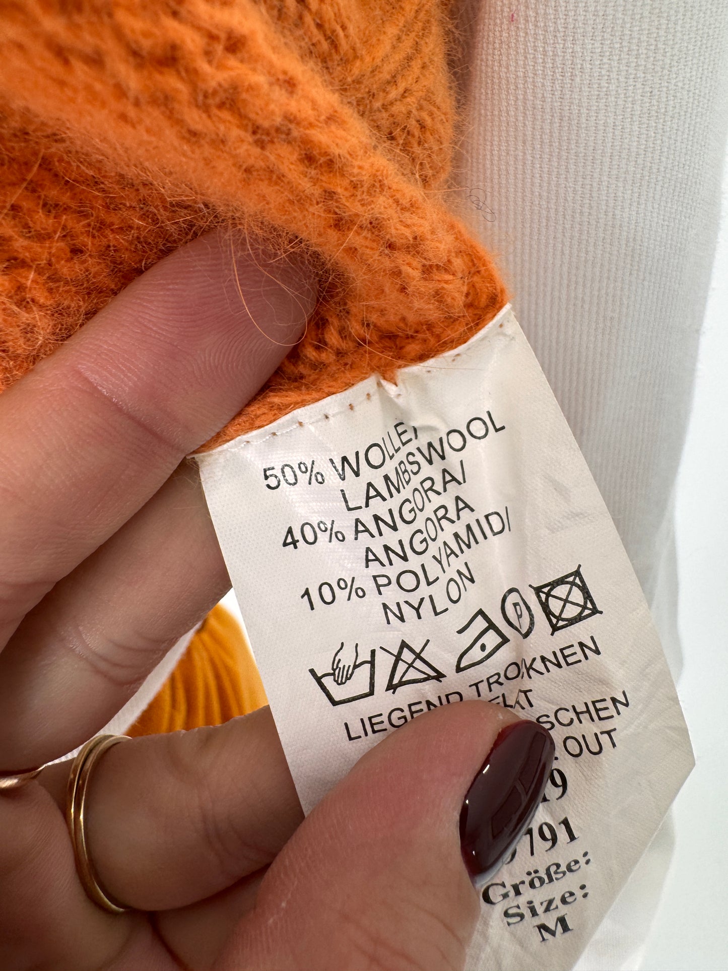 Vestă tangerine orange din lana extrafina cu Angora pufoasă