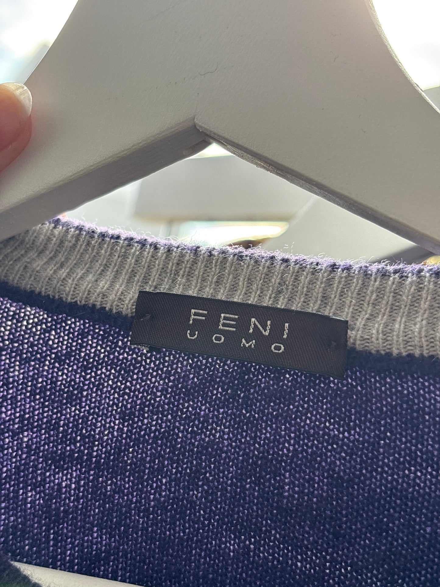 Pulover indigo violet din lana merino extrafina cu manșete îngustate