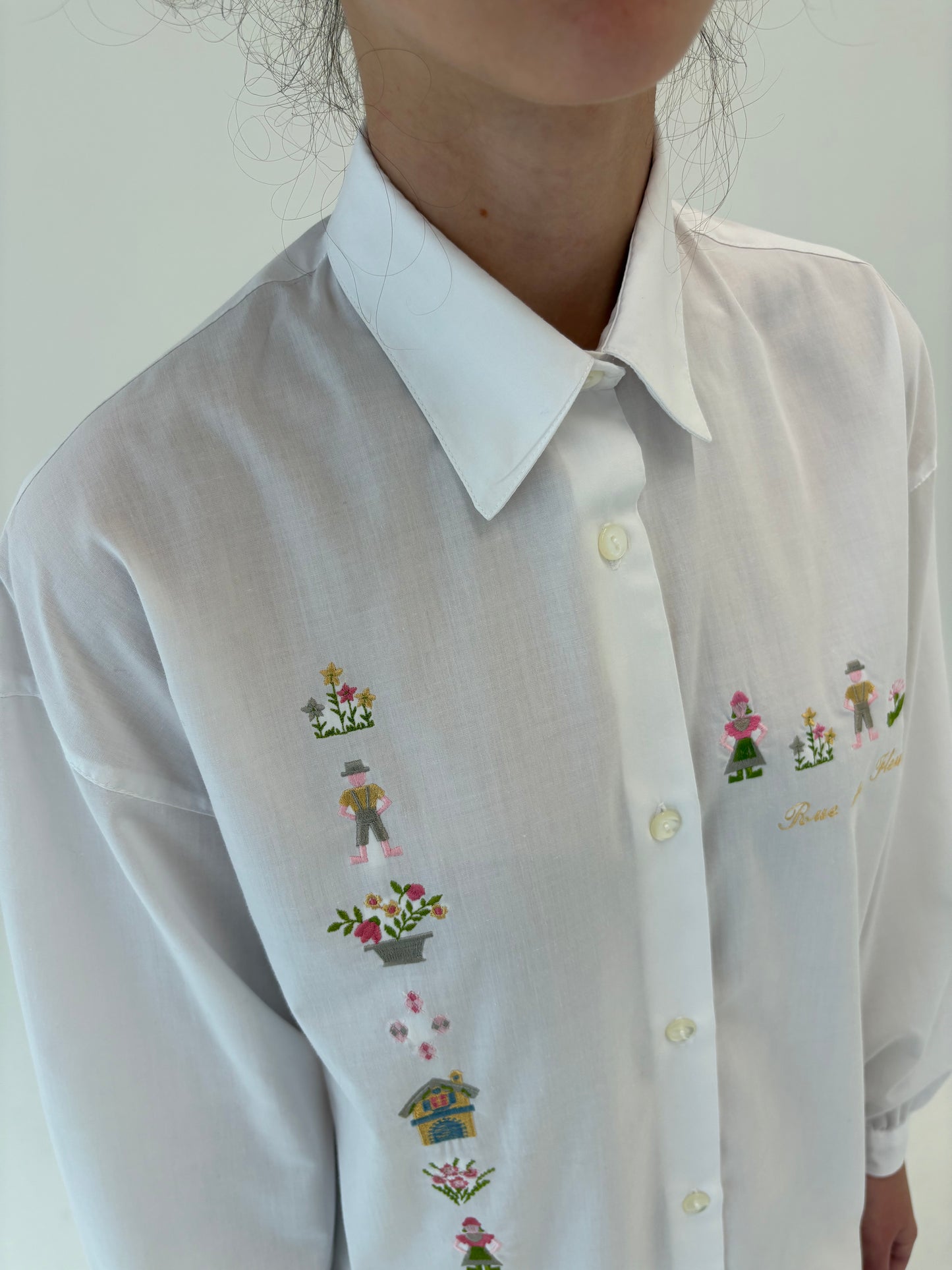 Cămașa vintage cu broderie în culori pudrate din poplin premium