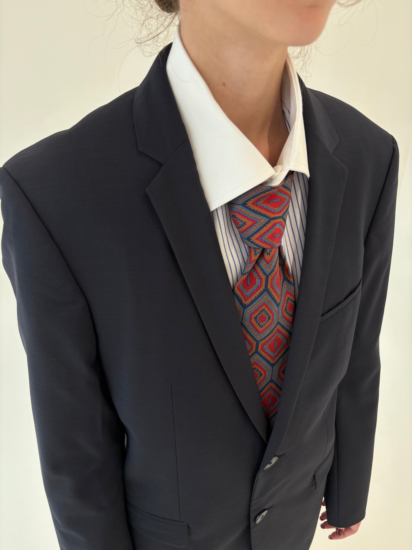 Costum Hugo Boss Navy din lana extrafina ușor lucioasă de la zi la seară