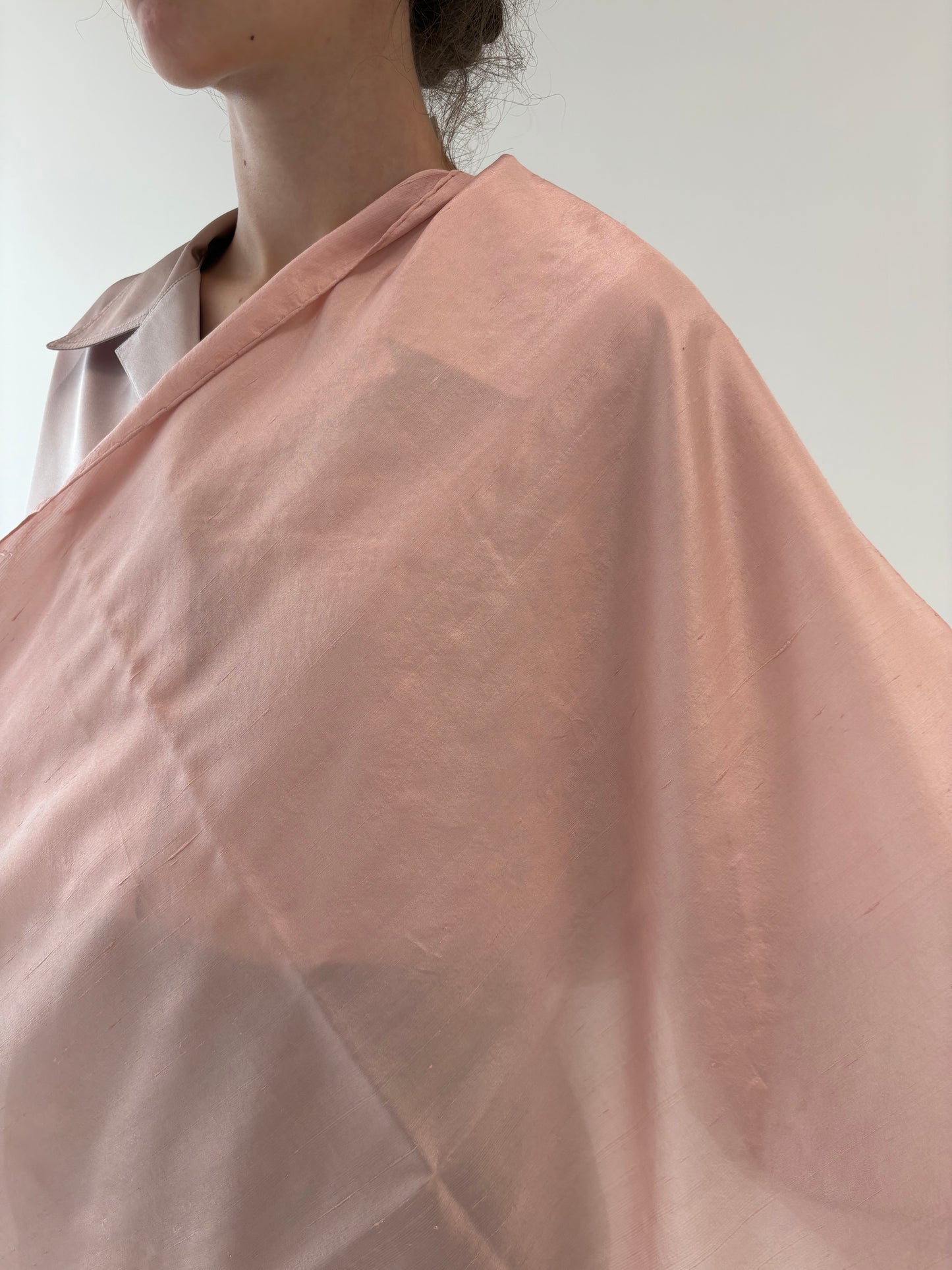 Eșarfă vintage powder Pink pictată manual din mătase naturală dupioni