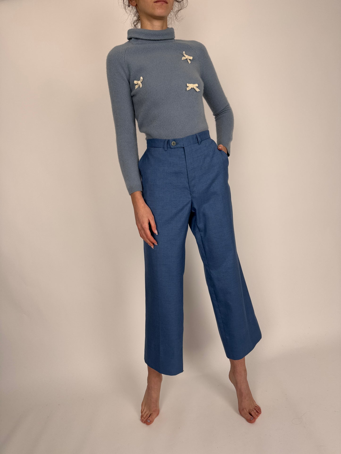 Pantaloni baby blue din stofă din mix de lana