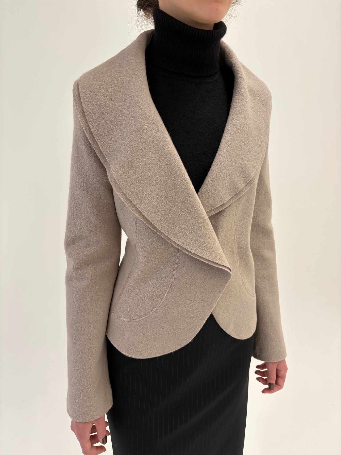 Sacou luxury Marc Cain cambrat pink nude din lana extrafina