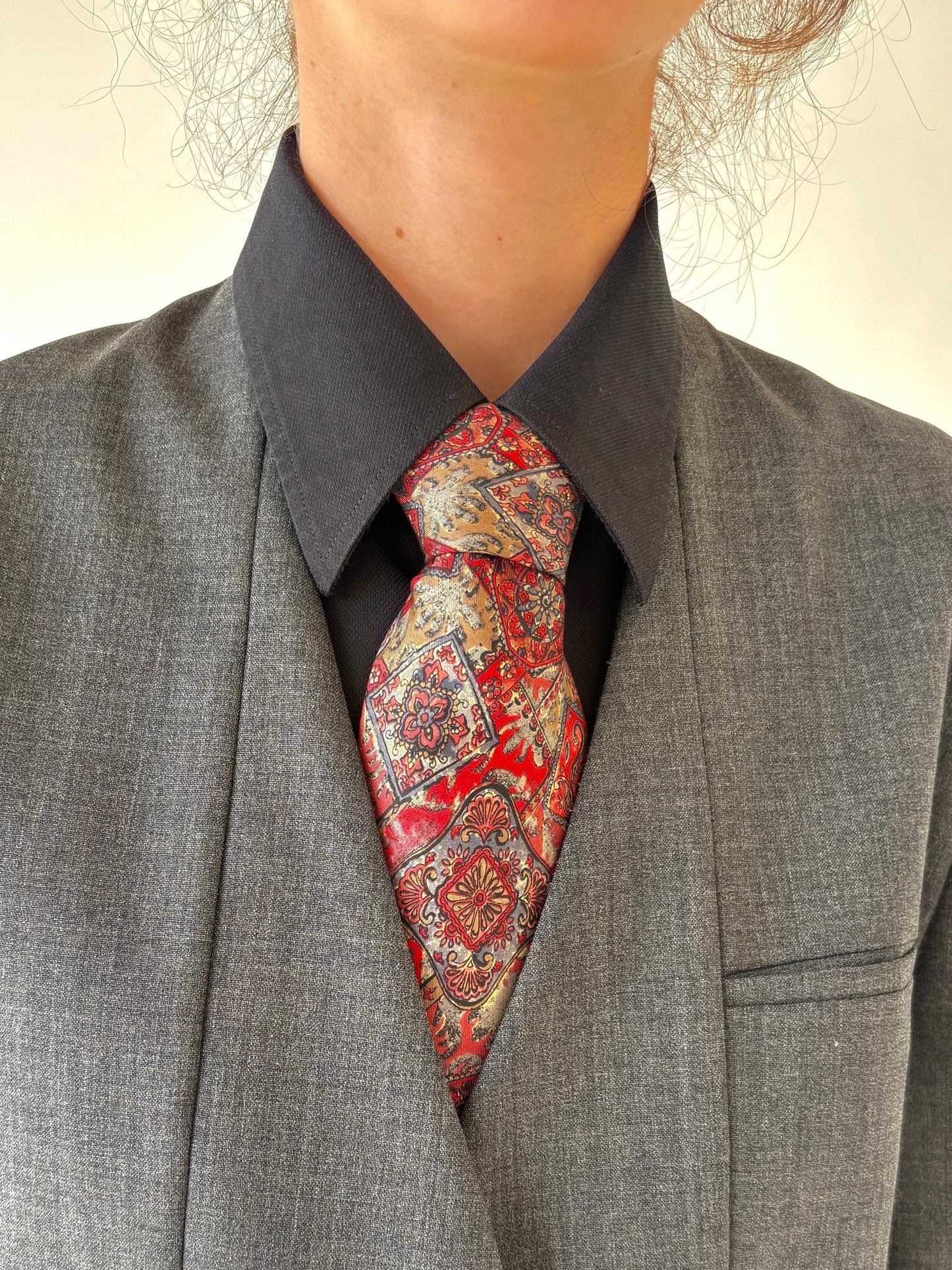 Cravata italiană cherry red cu print paisley din mătase naturală