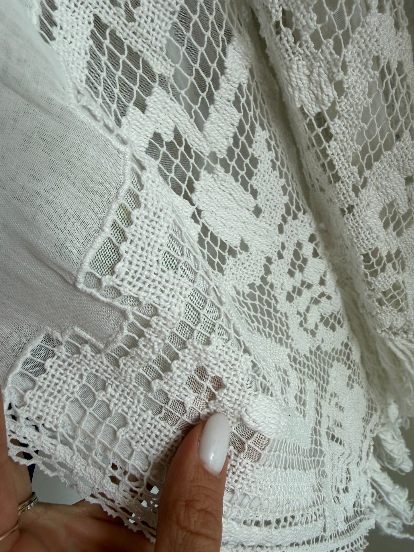 Kaftan ultra vaporos luxury lucrat manual cu macrame și broderie