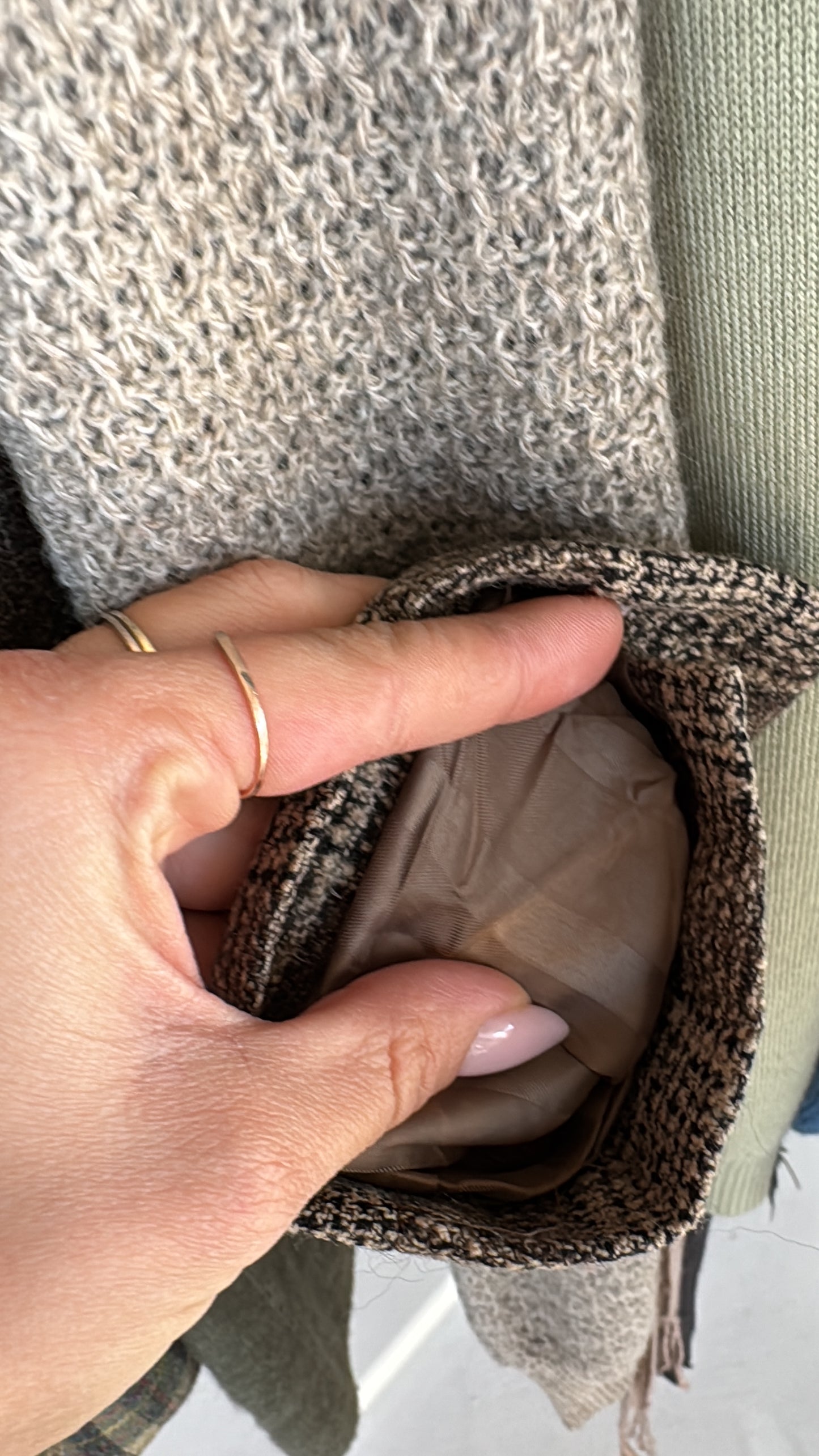 Sacou premium italian în croi lung minimalist ușor cambrat din tweed de lana