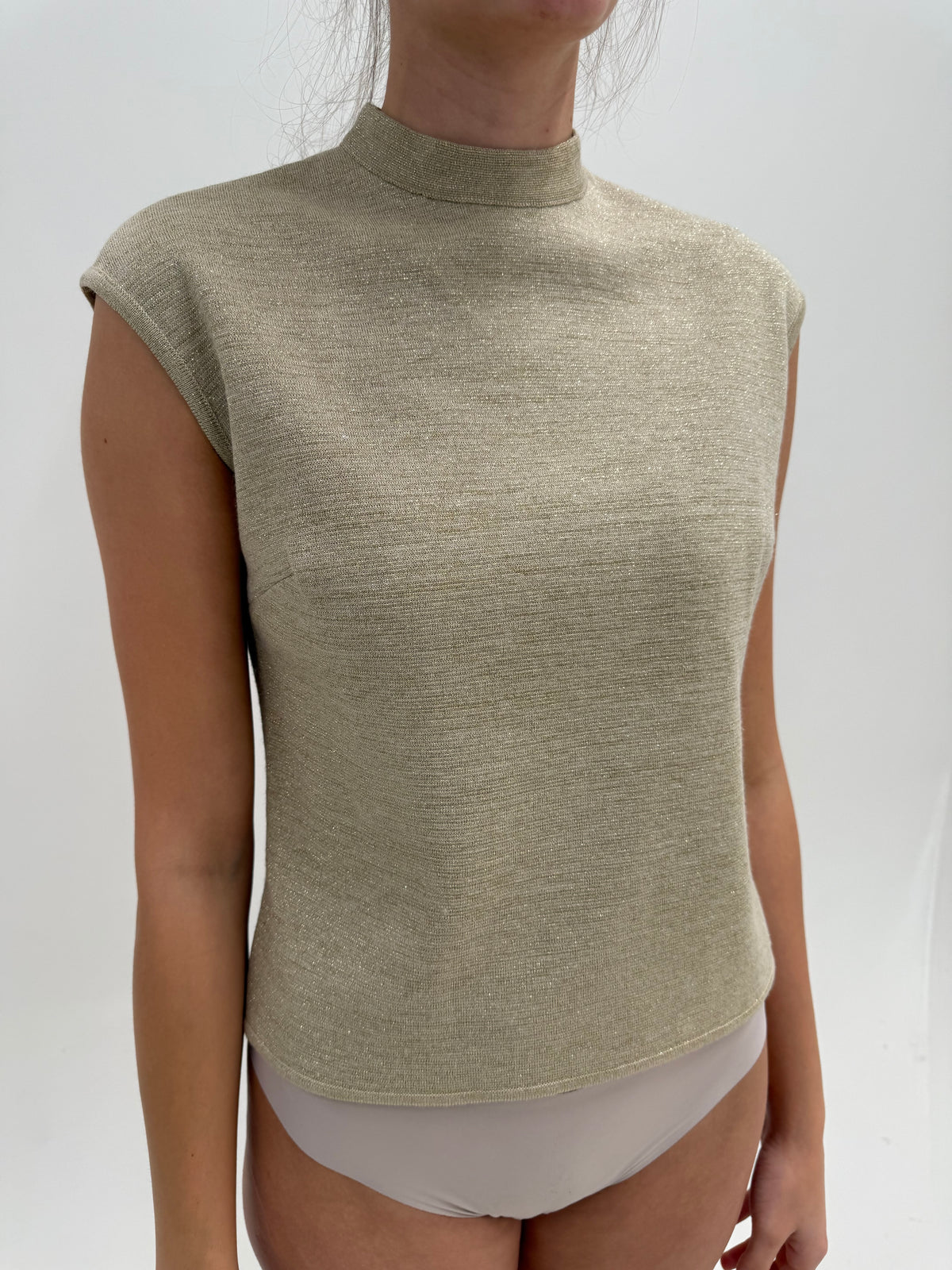 Top old vintage de la zi la seară din tricot dens de lana cu inserții fine aurii