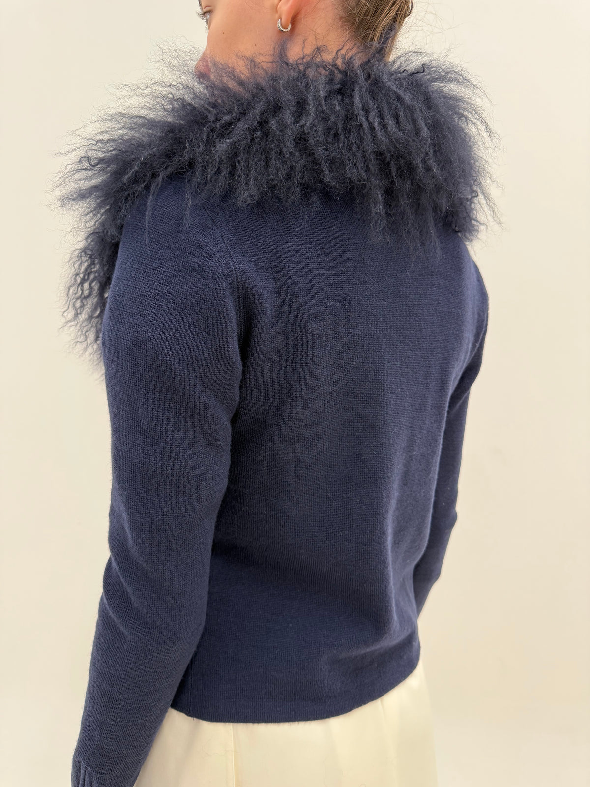 Jacheta Valentino din lana extrafina densa cu guler statement din blană naturală de miel tibetan