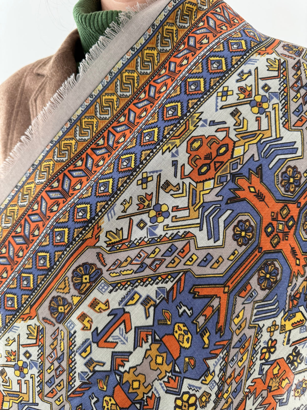 Eșarfă XL din lana extrafina cu print geometric superb în culori tari