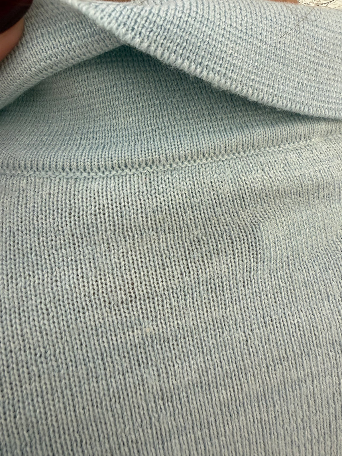 Pulover polo baby blue cu torsade din lana extrafina