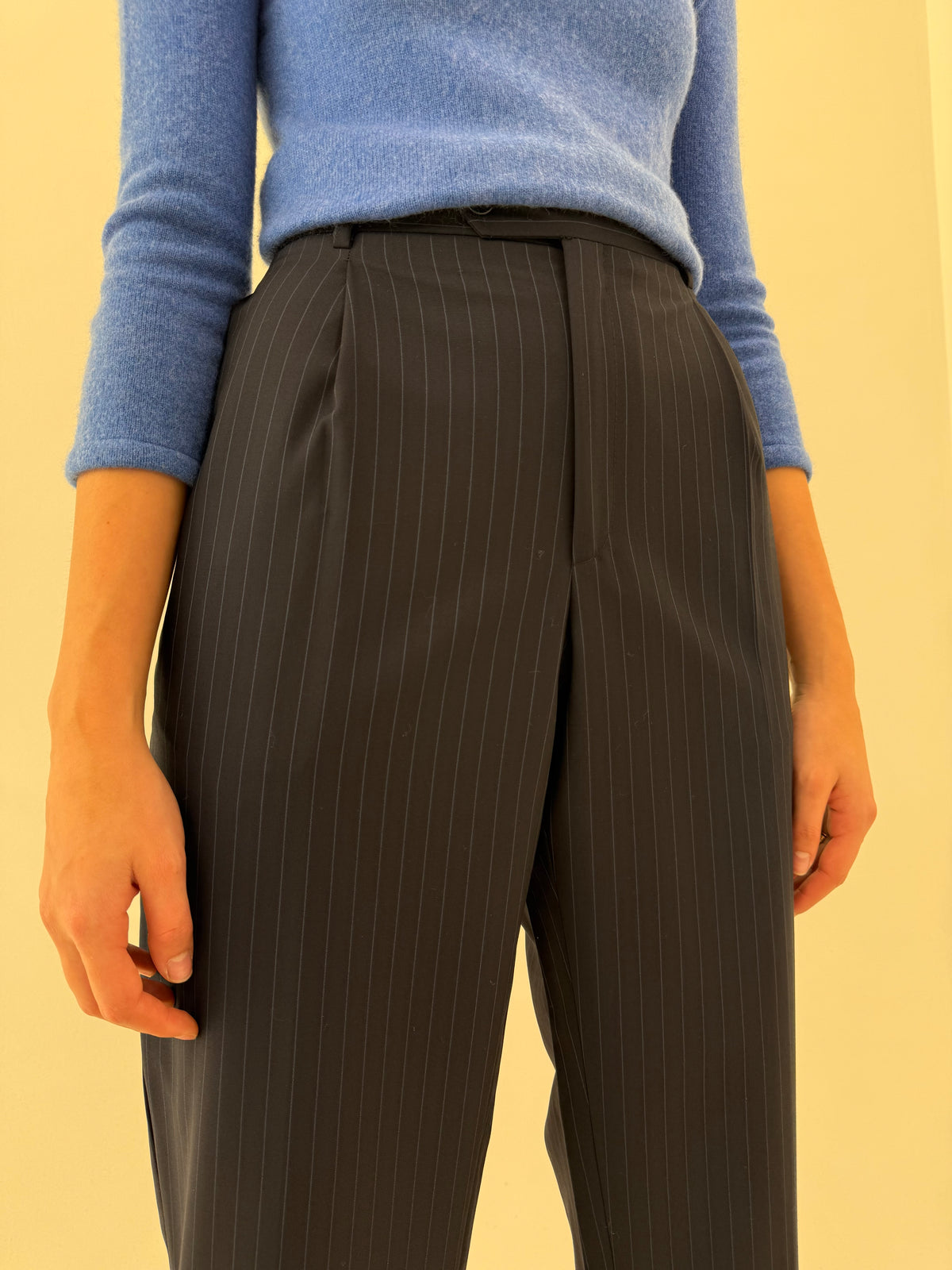 Pantaloni ultra tall din lana extafina italienești cu dungi fine verticale baby blue