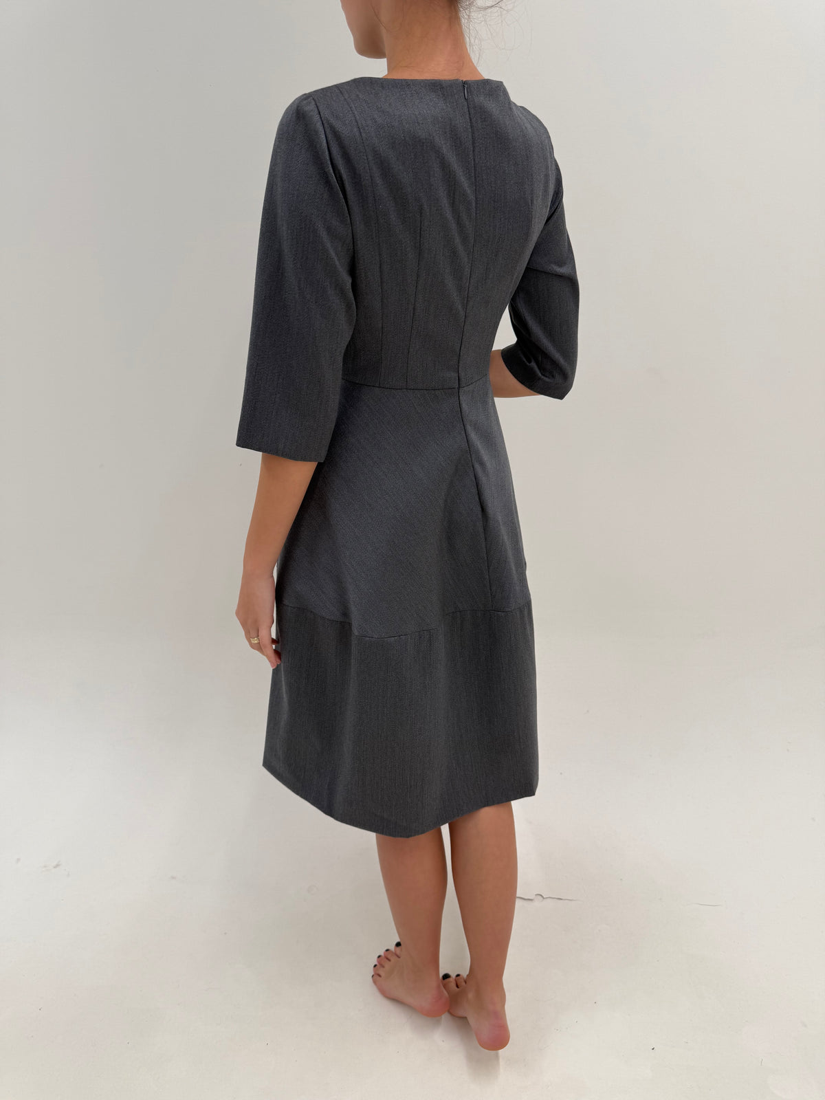 Rochie midi în croi modernizat de ani 50 din stofă de lana extrafina cu buzunare