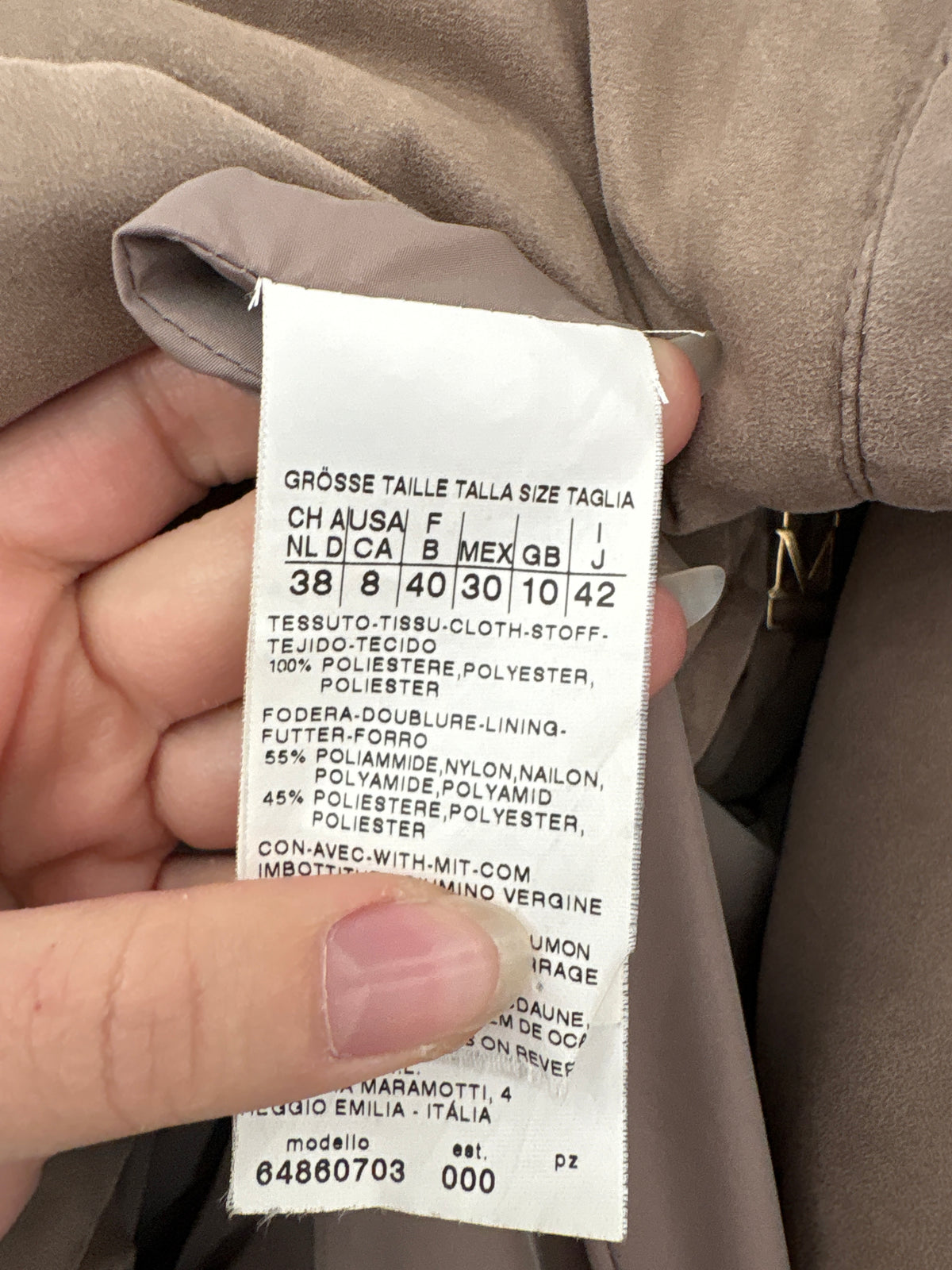 Jacheta Max Mara light taupe în croi cambrat cu glugă detașabilă cu aspect de suede
