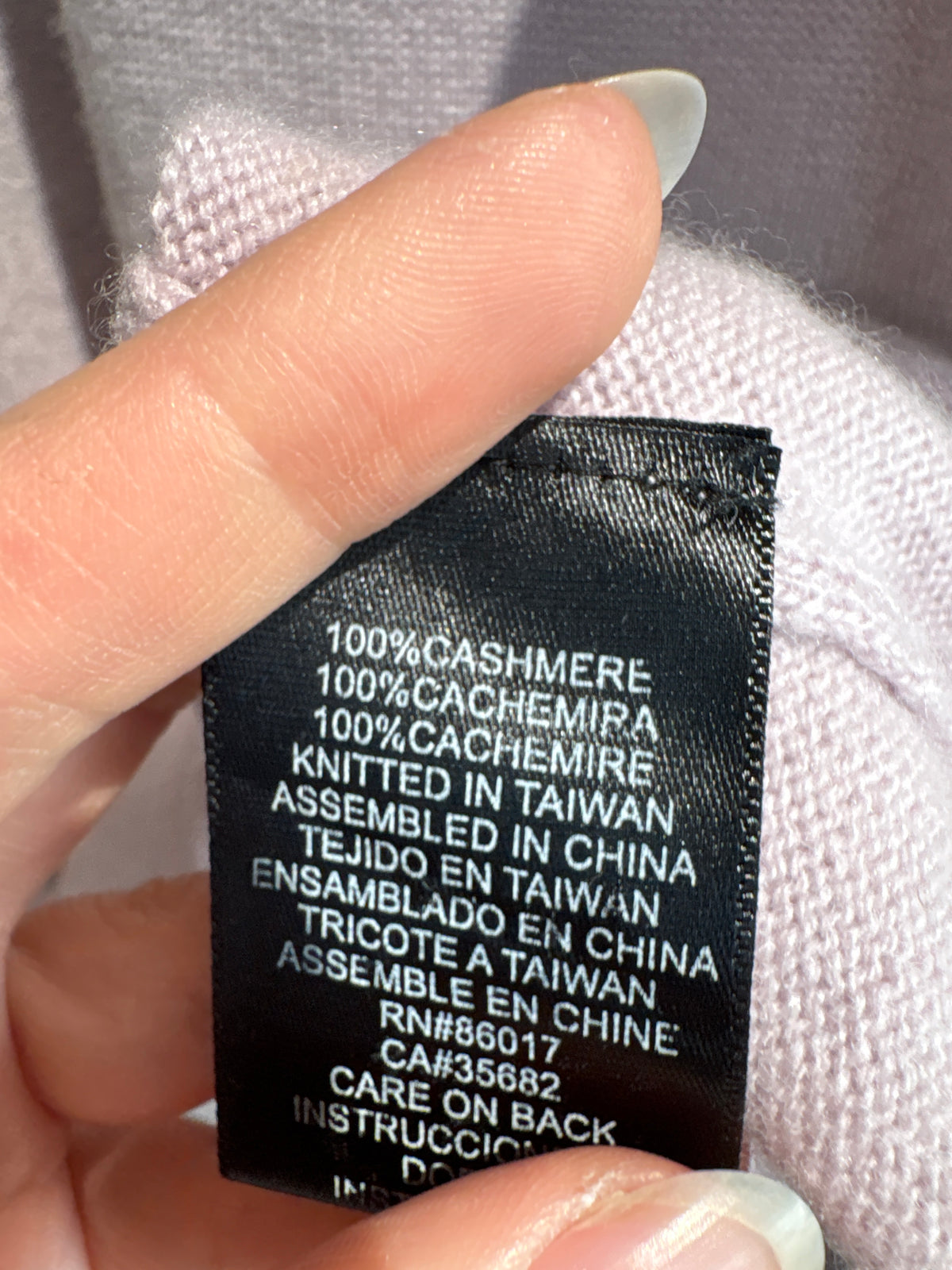 Pulover din cașmir lavender cambrat cu decolteu bateau mai amplu
