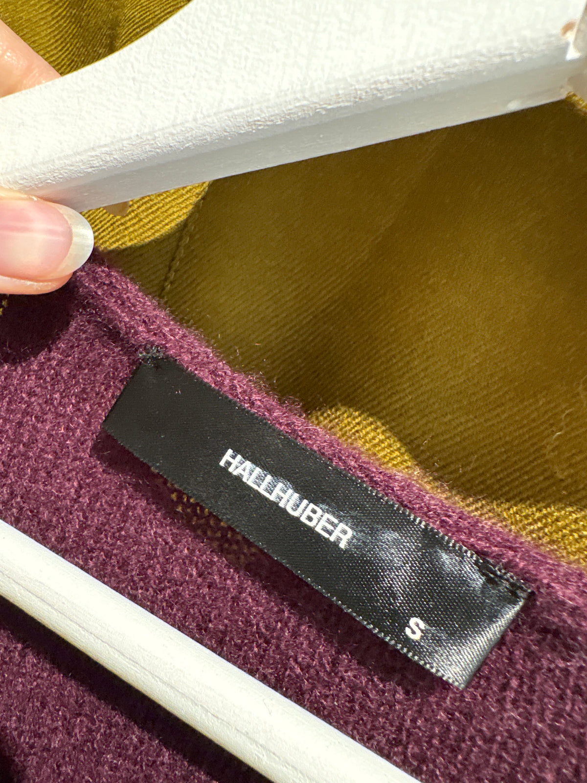 Pulover din camsir dark plum in croi pe corp