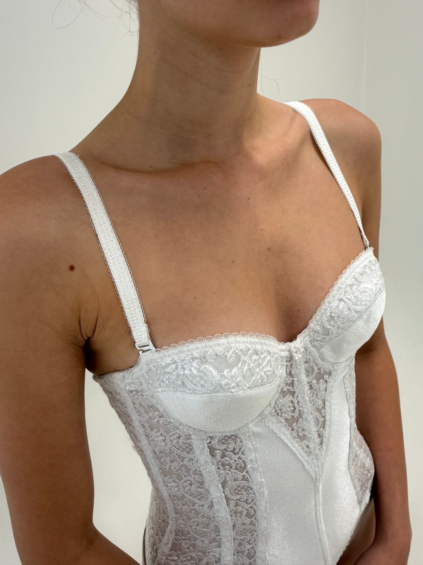 Corset cu bretele desabile și cupe preformate modelator