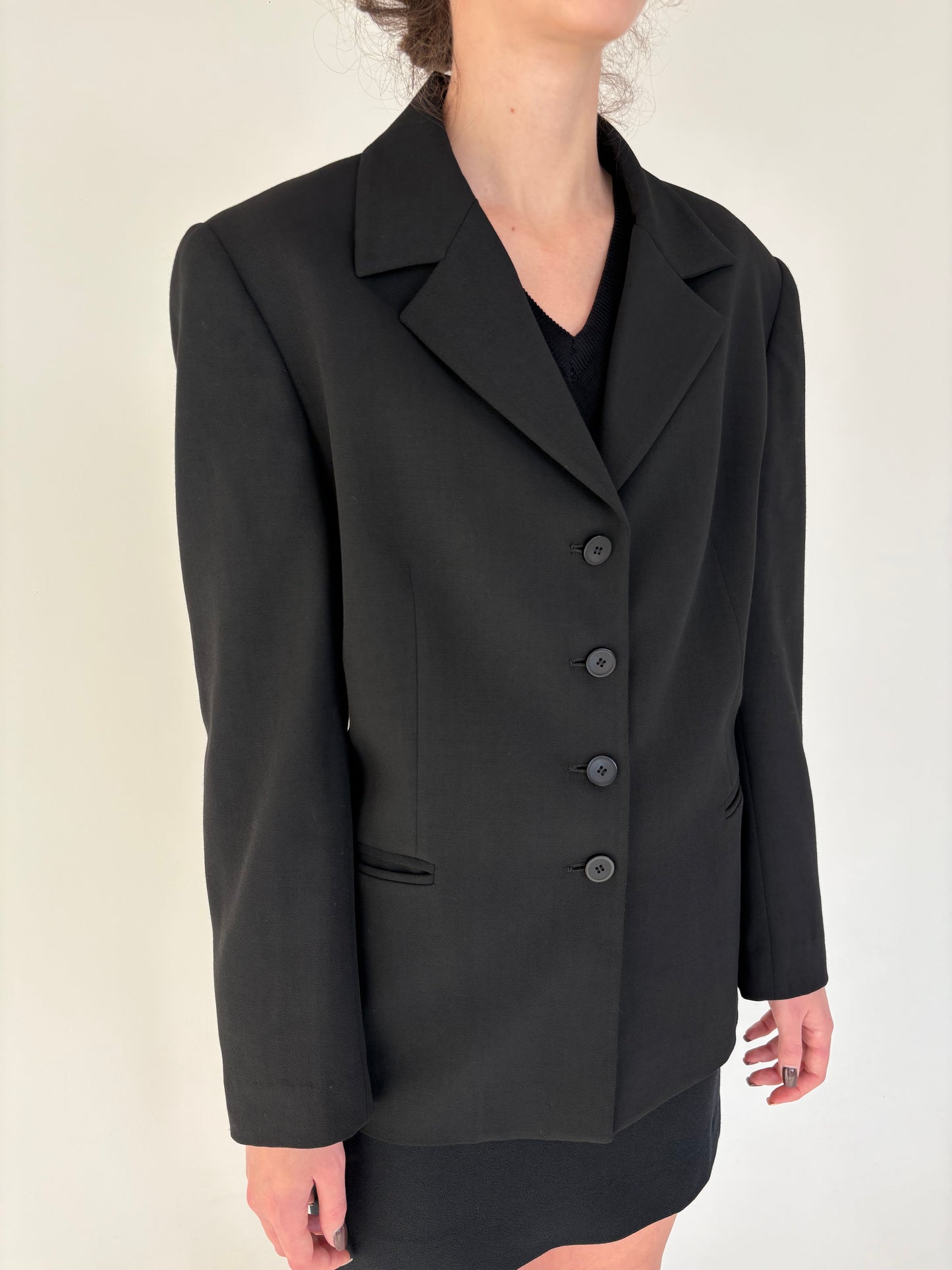 Sacou negru italian din lana extrafina in croi clasic atemporal