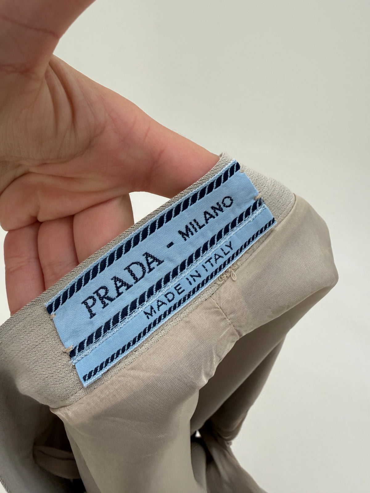Fustă Prada mini off white din stofita cu talie ultra înaltă marcată