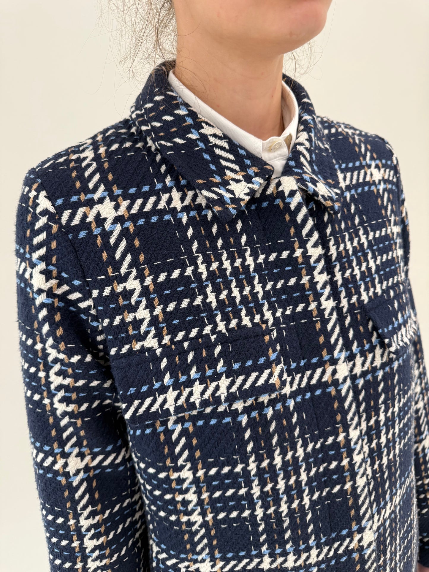 Jacheta cu influențe casual în carouri și croi actual stil overshirt