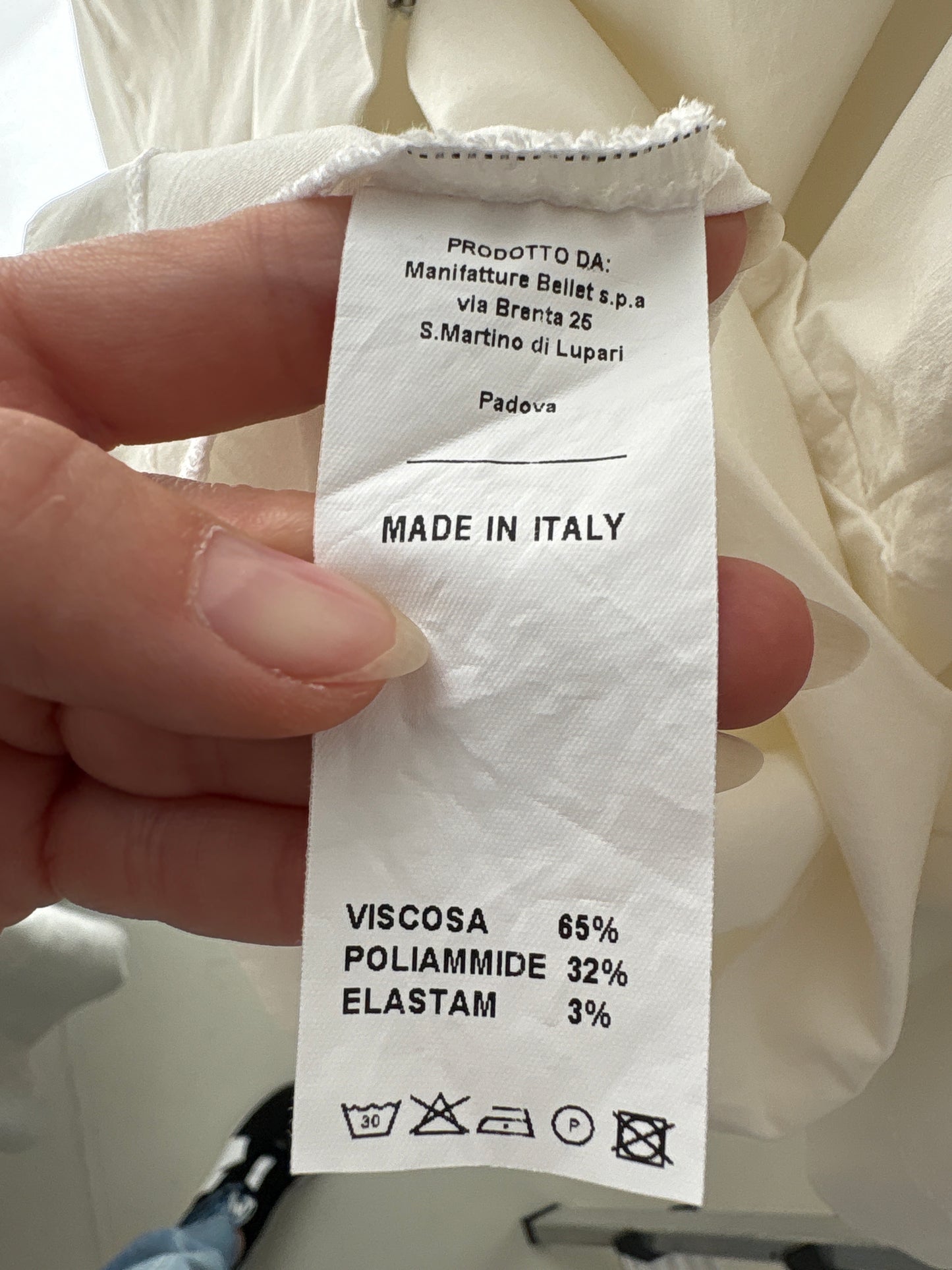 Jacheta italiană off white în croi deosebit minimalist cu influențe casual