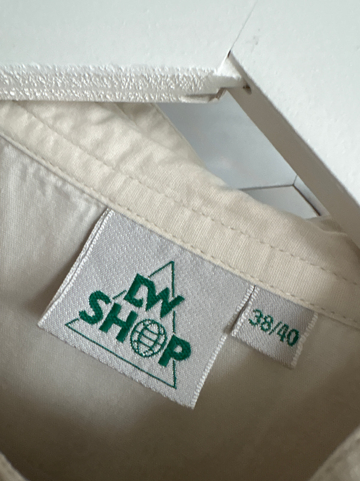 Cămașa cu influențe casual în croi retro modern off white din bumbac plin