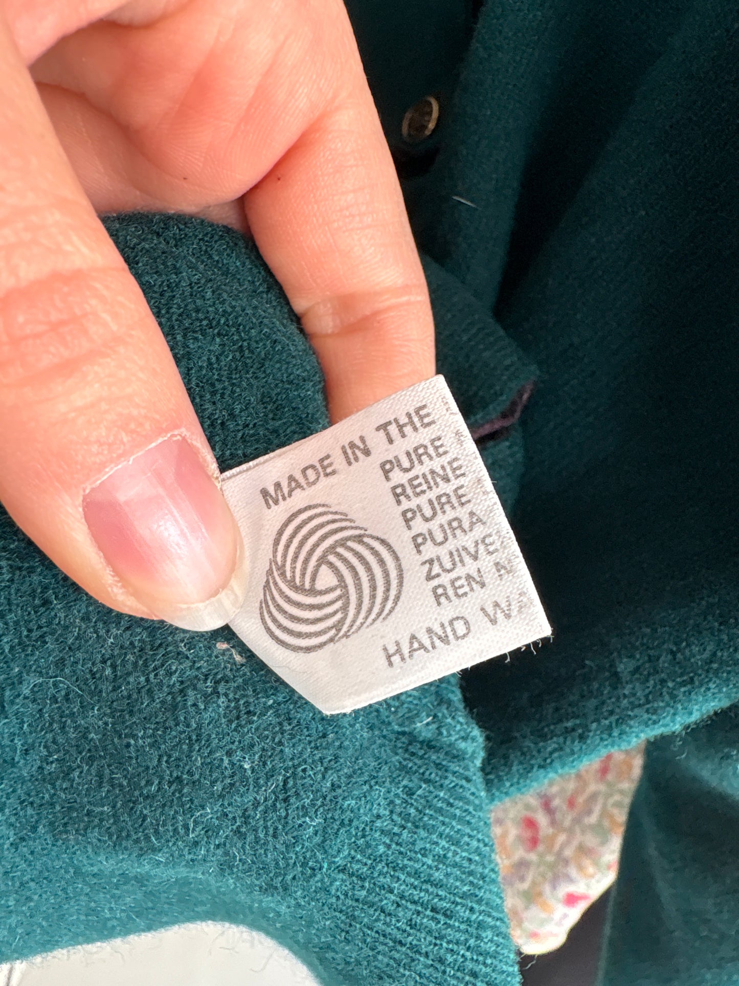 Cardigan Burberry dark green din lana extrafina cu nasturi aurii