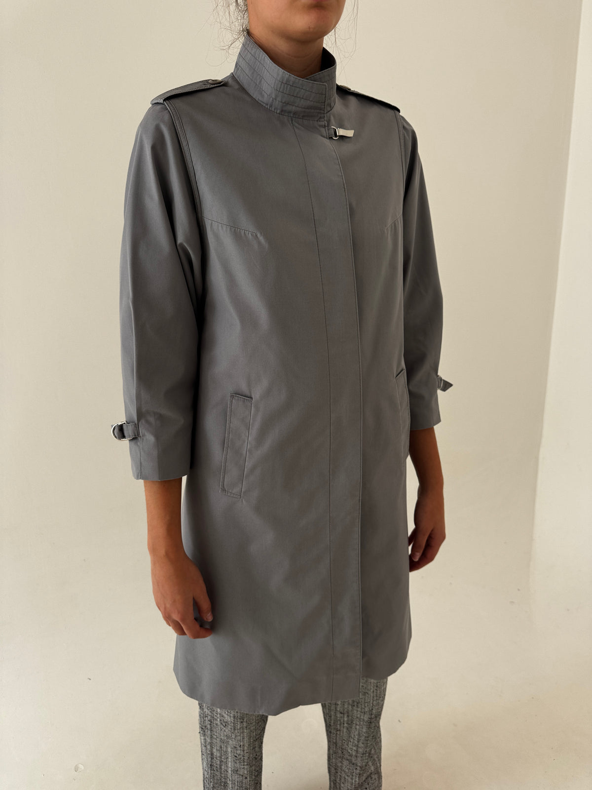 Trench vintage petite din gabardină cu închidere metalică argintie slate gray