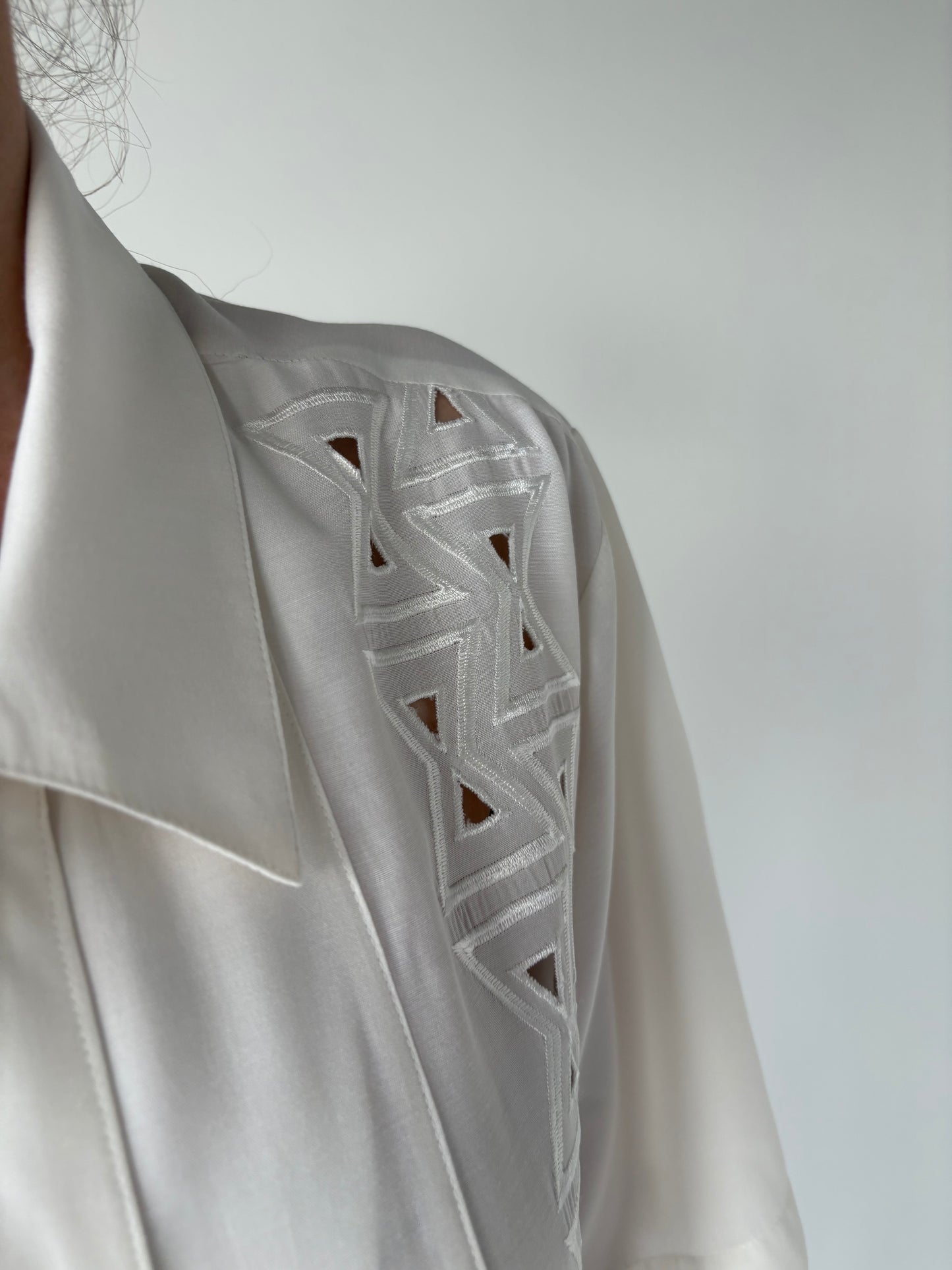 Cămașa vintage din panzica cu broderie anglaise