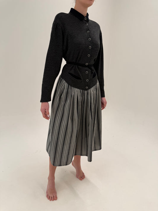 Rochie vintage maxi cambrata cu partea de bust din jerse în nuanțe de gri