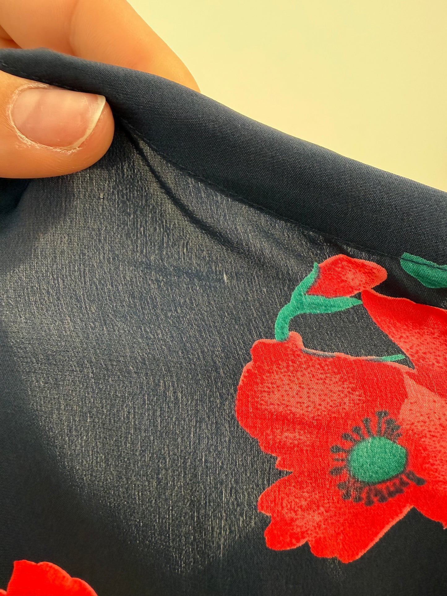 Rochie italiană din mătase naturală cu print floral superb și talie ușor reglabilă