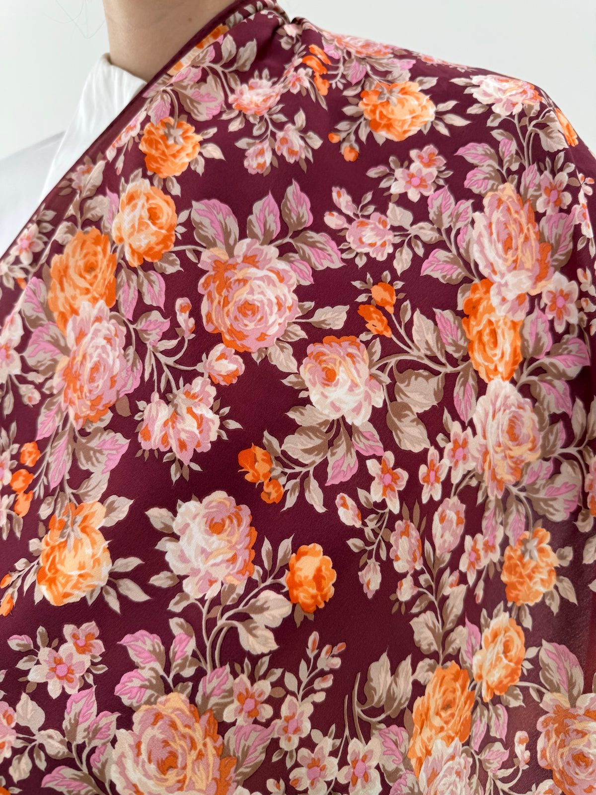 Eșarfă burgundy din mătase naturală cu print floral superb